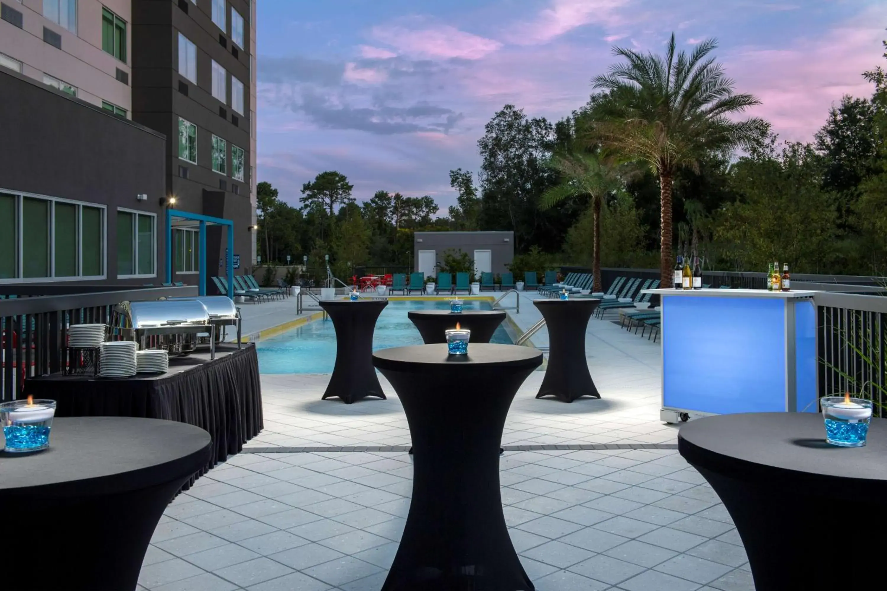 Pool view in Tru By Hilton Orlando Convention Center Pool view in Tru By Hilton Orlando Convention Center