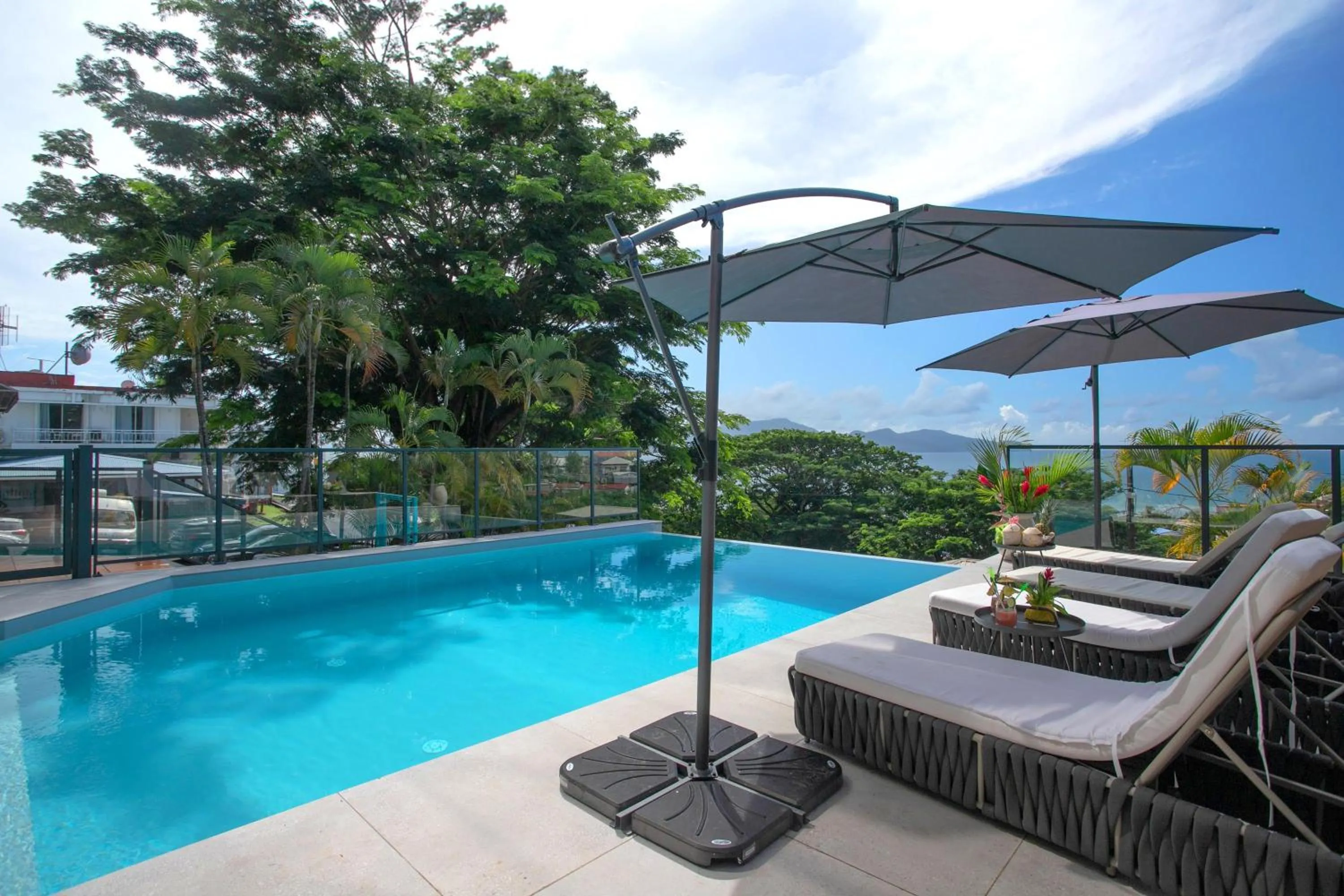 Swimming pool in Karibea Squash Hôtel