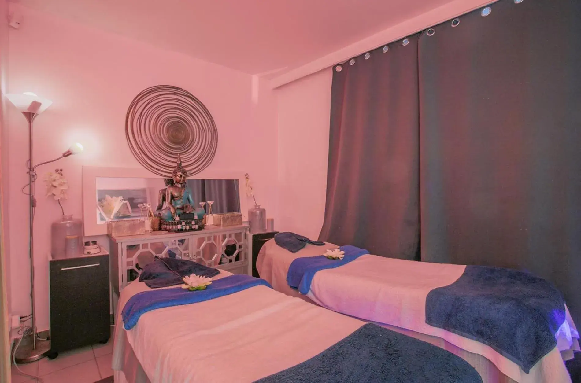 Massage, Bed in Karibea La Valmenière Hôtel Massage, Bed in Karibea La Valmenière Hôtel