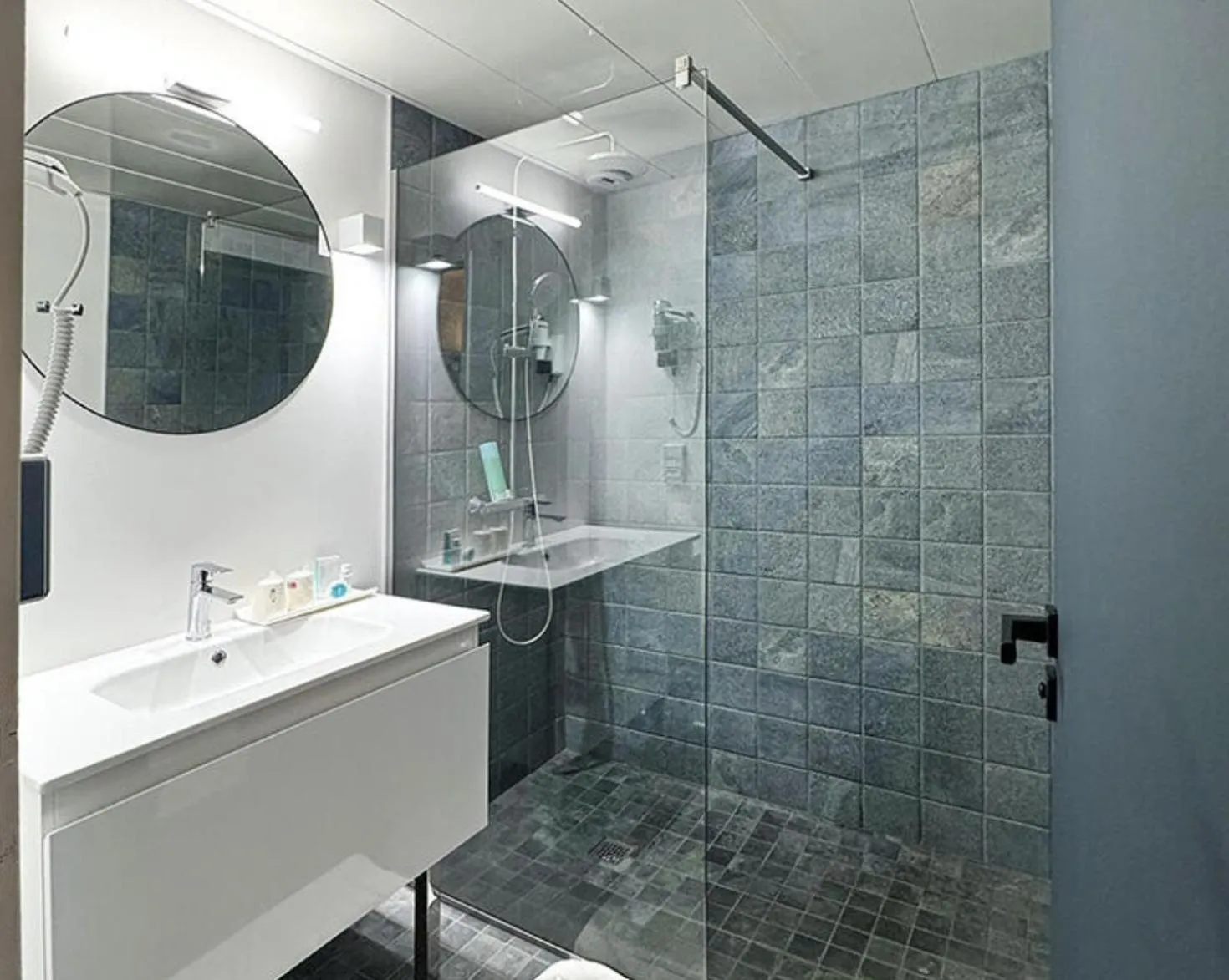 Bathroom in Karibea La Valmenière Hôtel