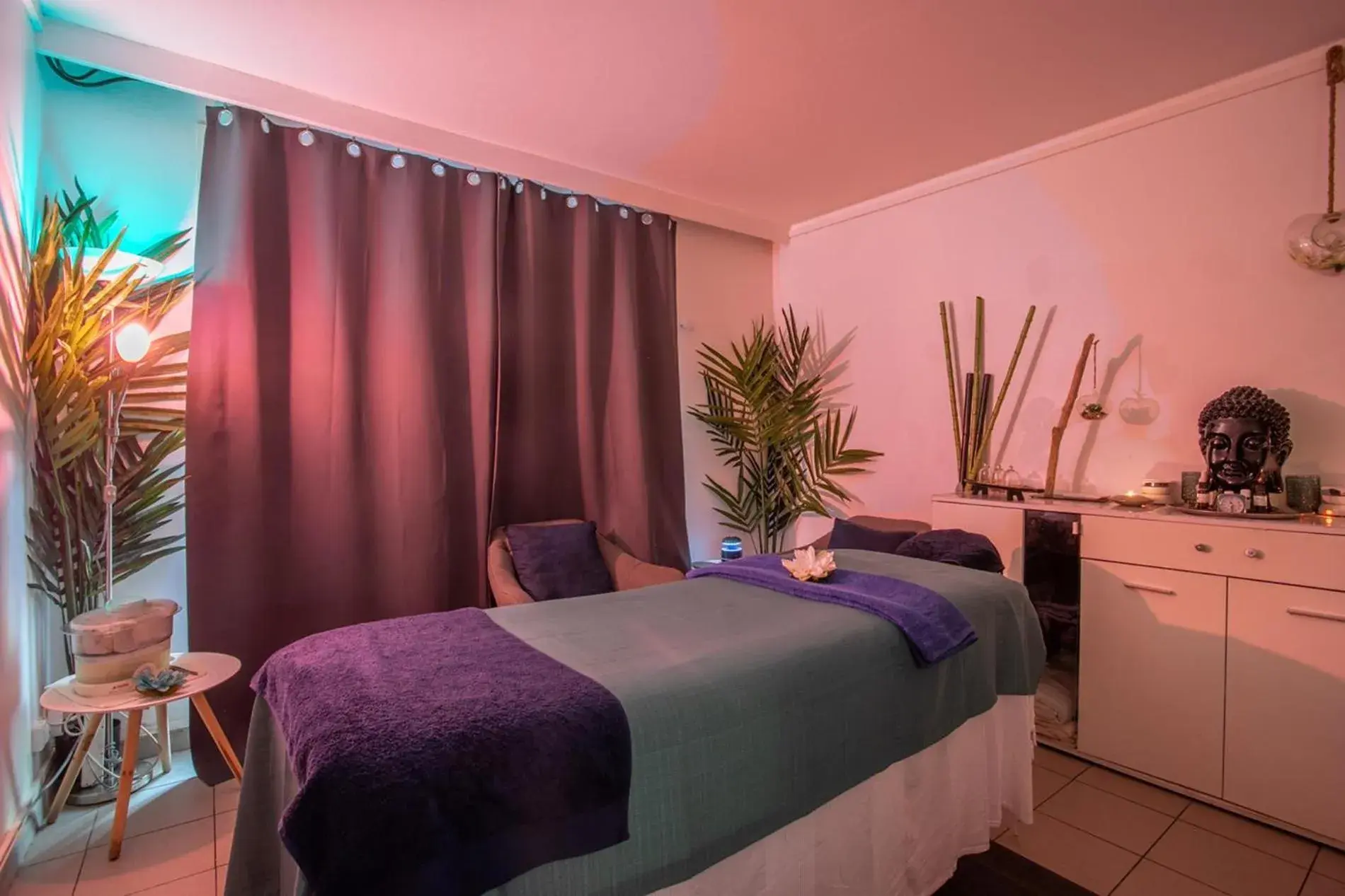 Massage, Bed in Karibea La Valmenière Hôtel Massage, Bed in Karibea La Valmenière Hôtel