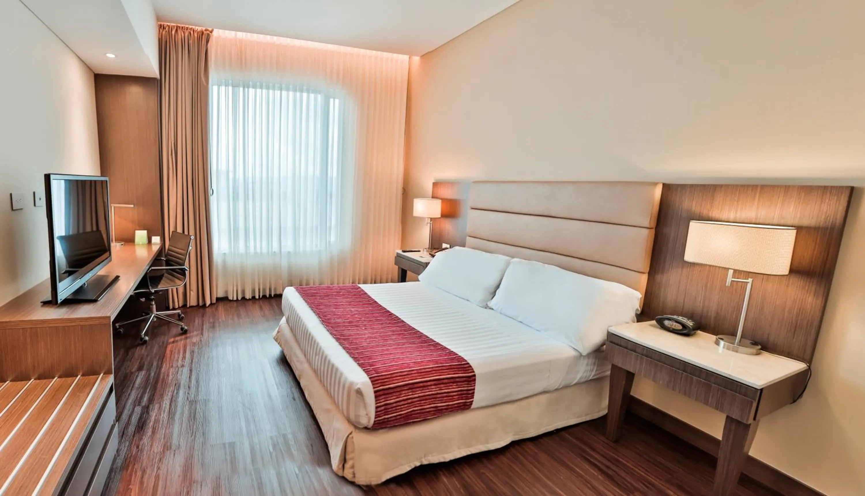 Photo of the whole room, Bed in Holiday Inn Bucaramanga Cacique by IHG