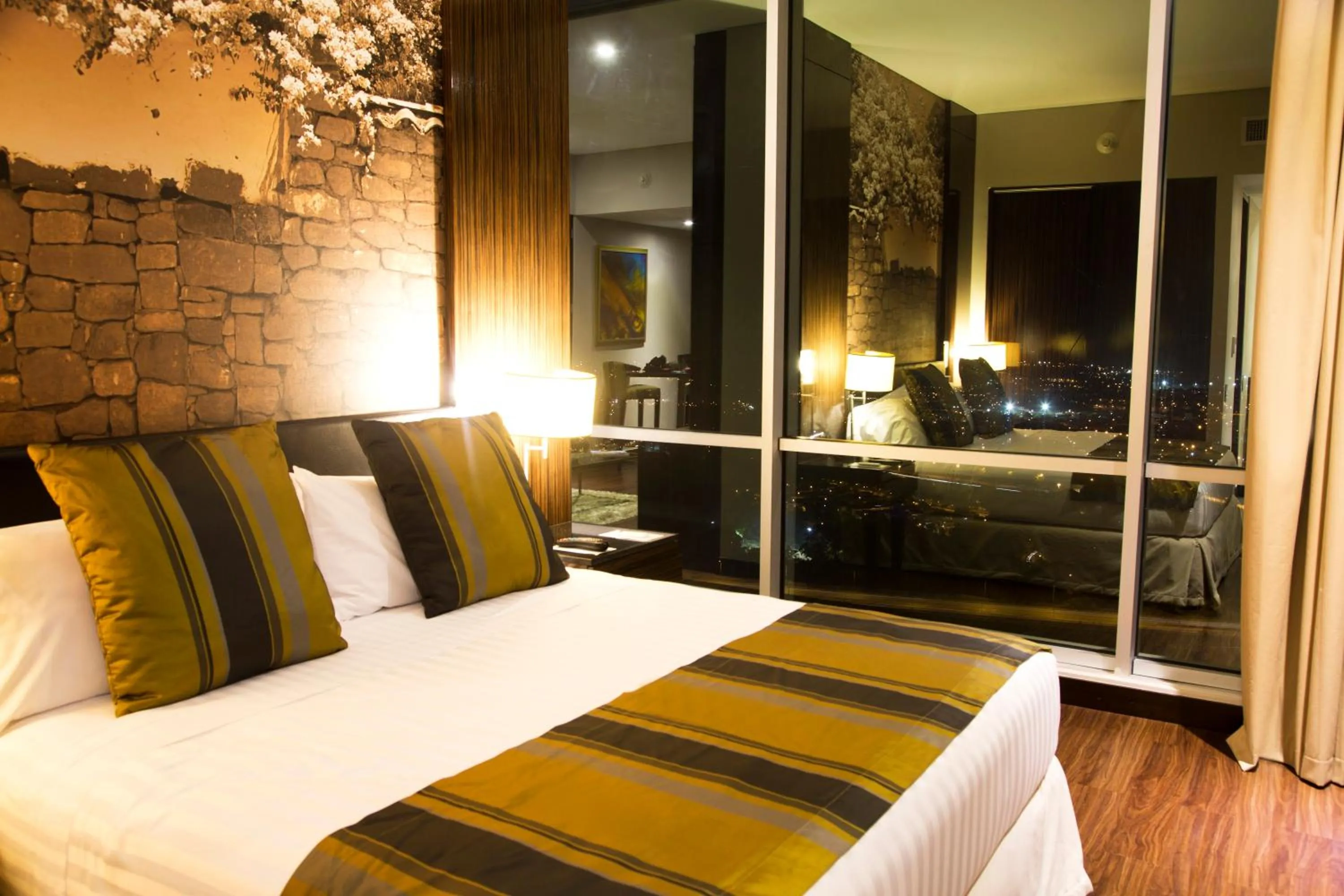 Photo of the whole room, Bed in Holiday Inn Bucaramanga Cacique by IHG