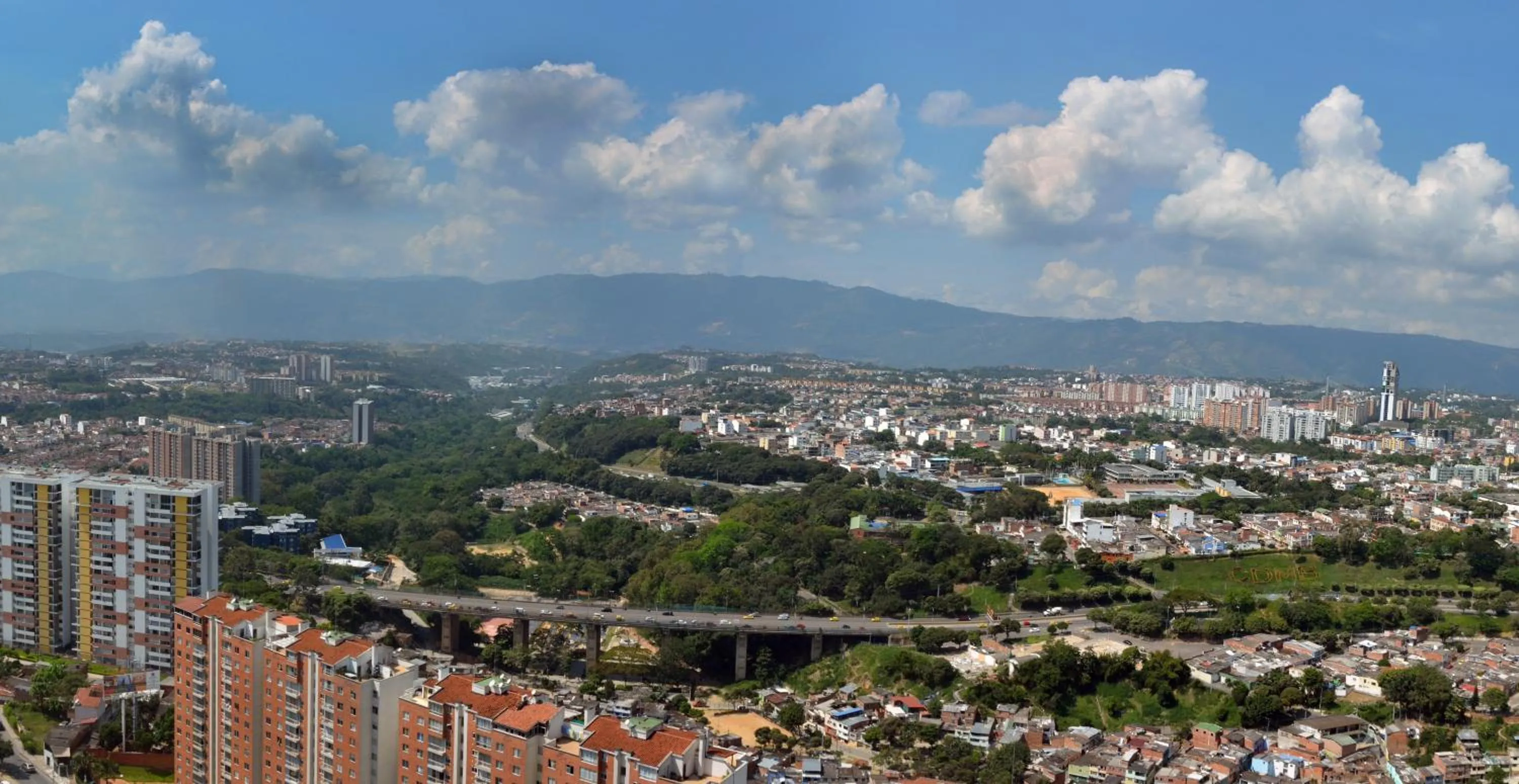 Lobby or reception in Holiday Inn Bucaramanga Cacique by IHG