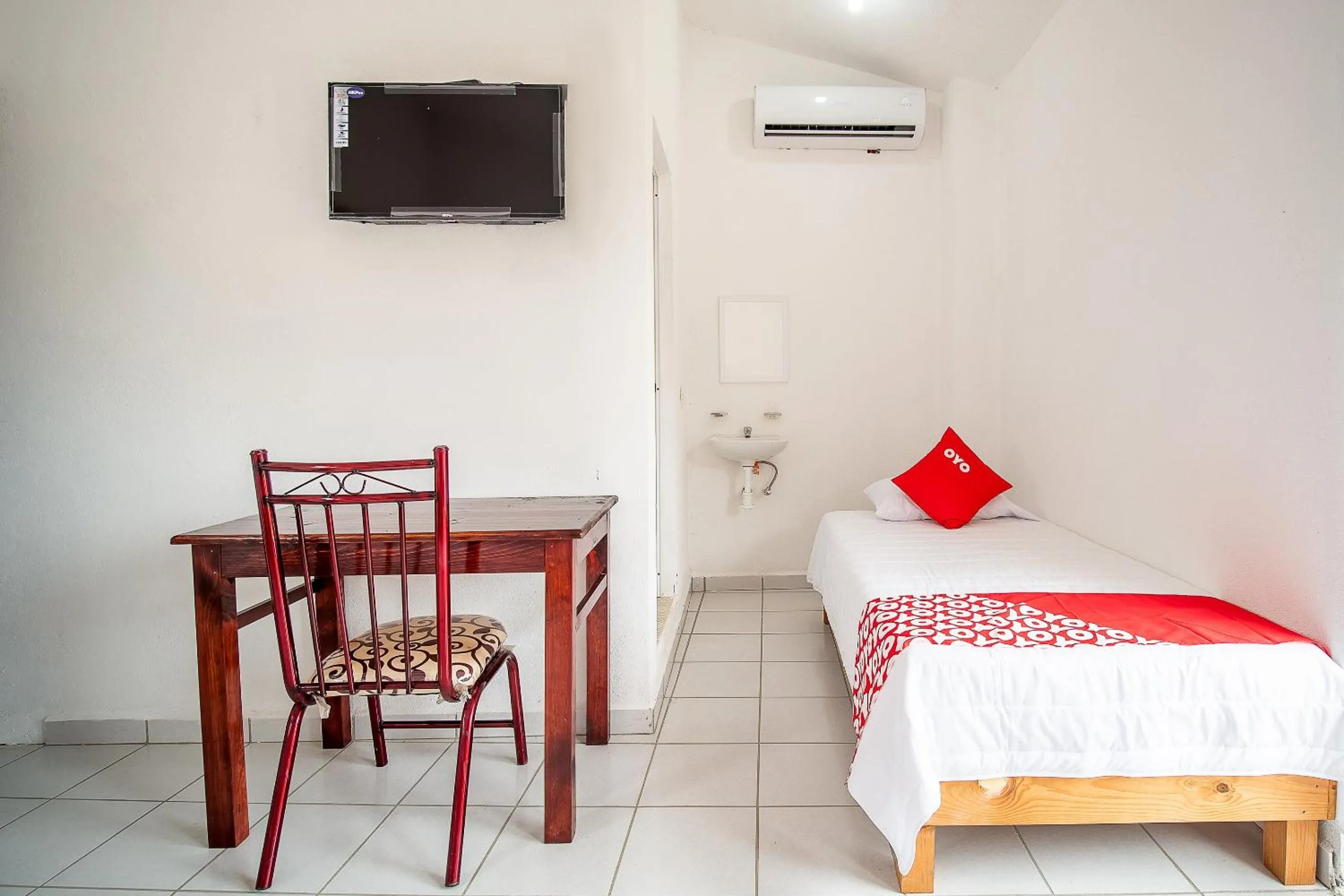 Bedroom, Bed in OYO Hotel Posada San Vicente, Huatulco