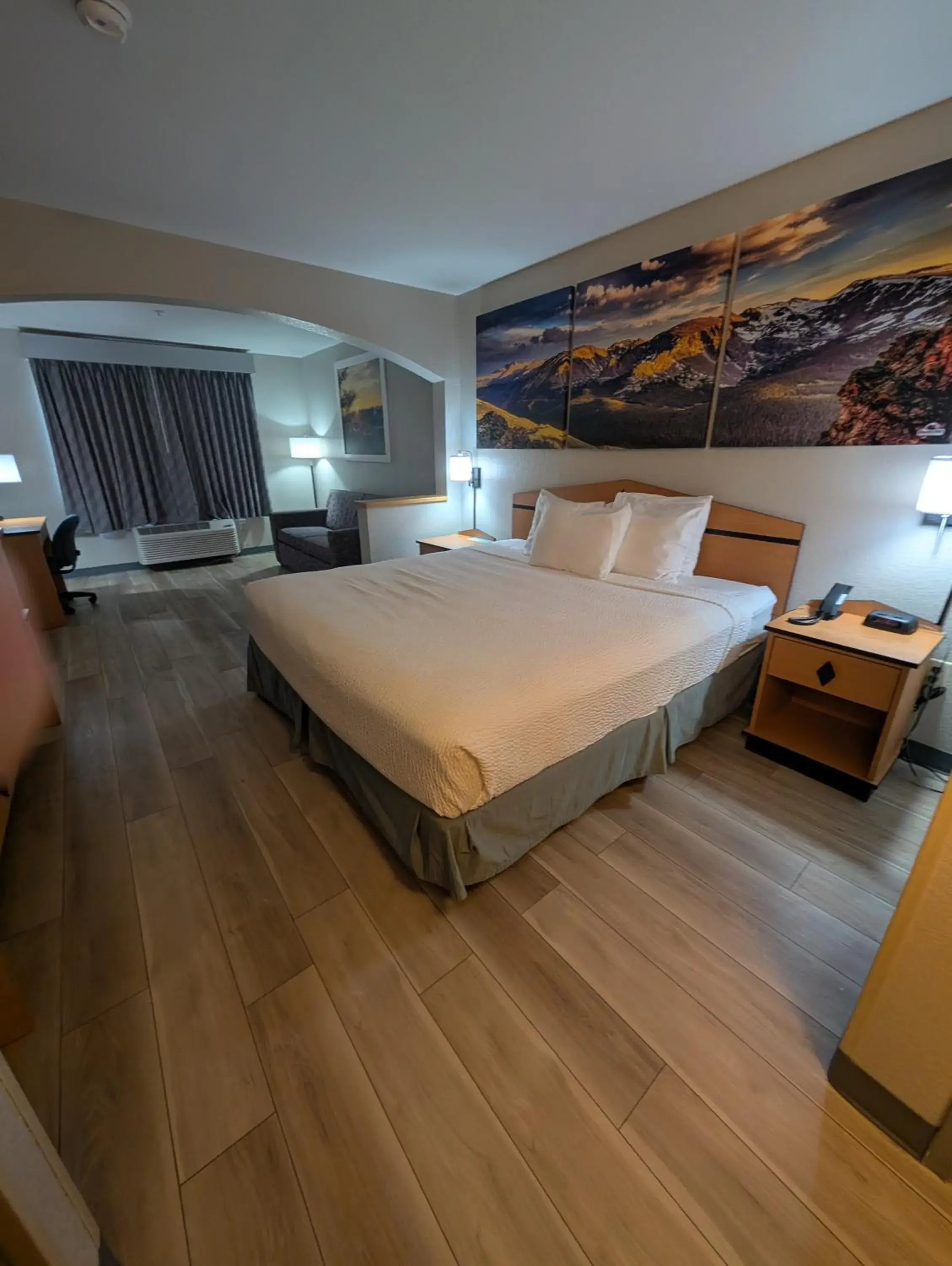 Studio King Suite - Non-Smoking in Days Inn & Suites by Wyndham Castle Rock Studio King Suite - Non-Smoking in Days Inn & Suites by Wyndham Castle Rock