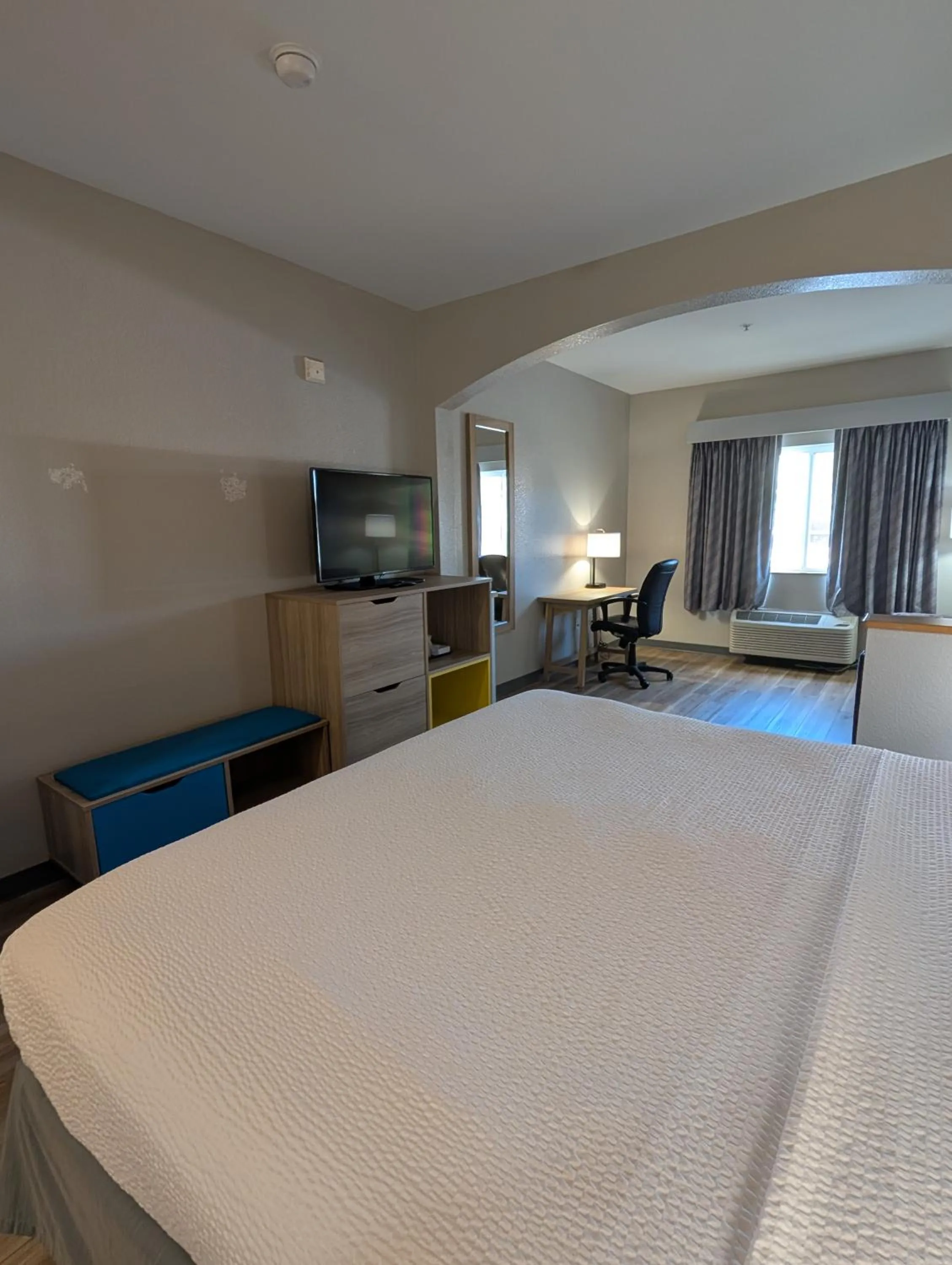 Bedroom, Bed in Days Inn & Suites by Wyndham Castle Rock