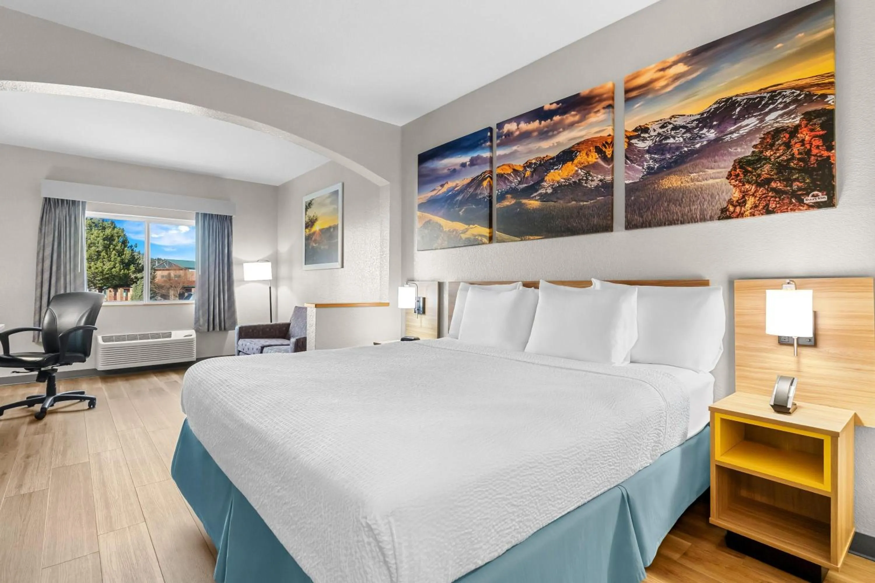 Photo of the whole room, Bed in Days Inn & Suites by Wyndham Castle Rock