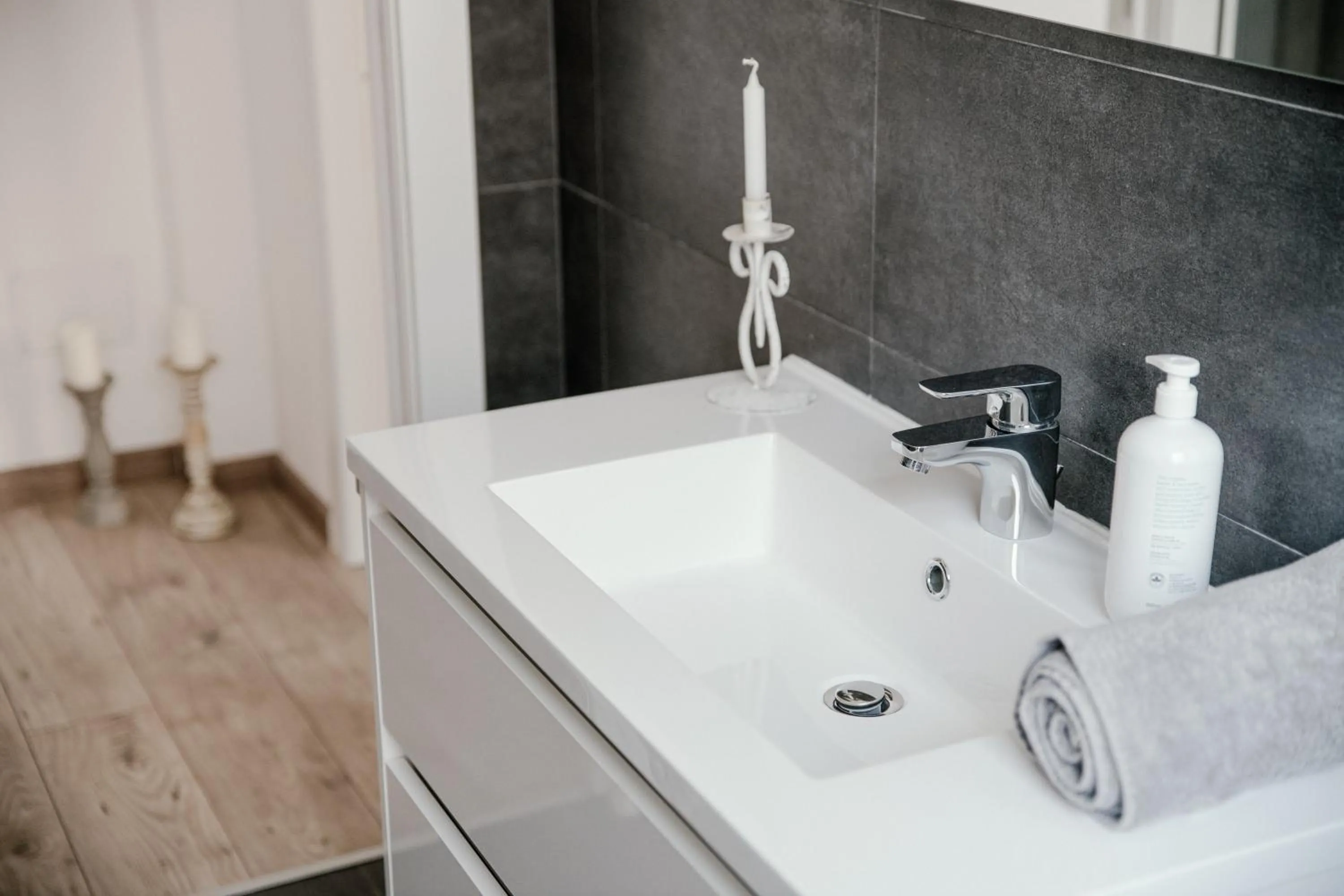 Bathroom in Mark's Gallery Apartment by MyHomeInComo