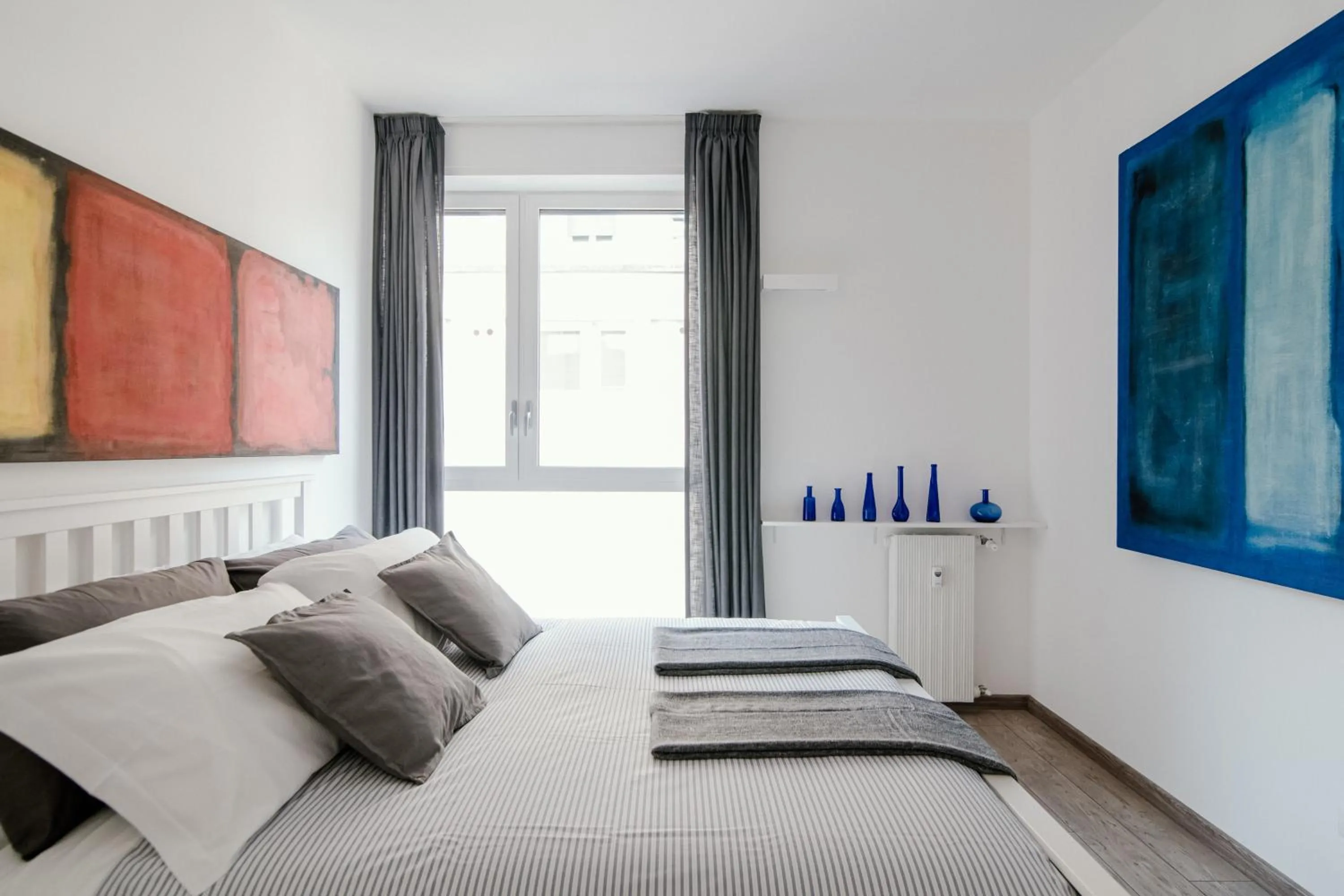 Bedroom, Bed in Mark's Gallery Apartment by MyHomeInComo