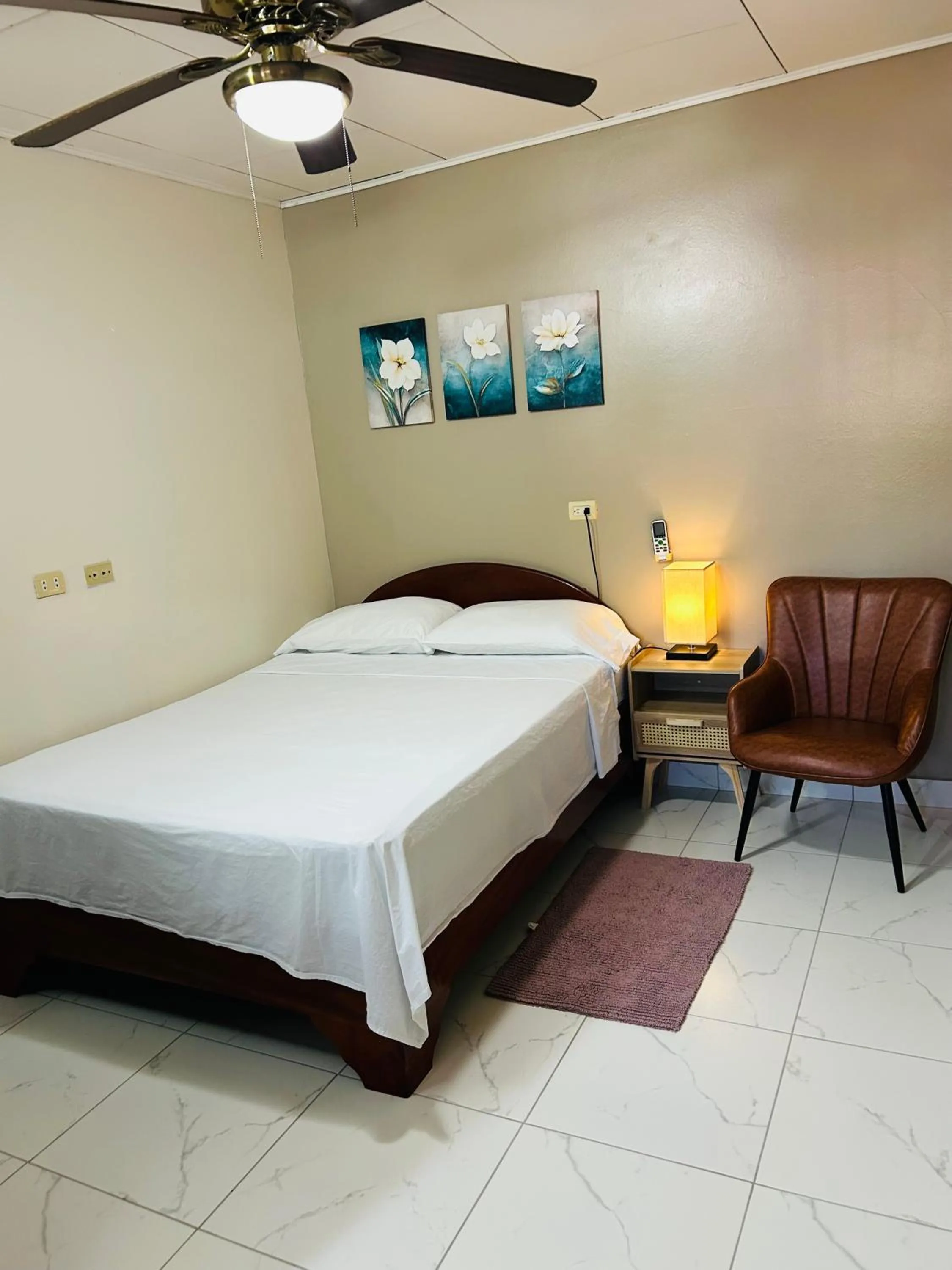 Photo of the whole room, Bed in Hotel Laura's House