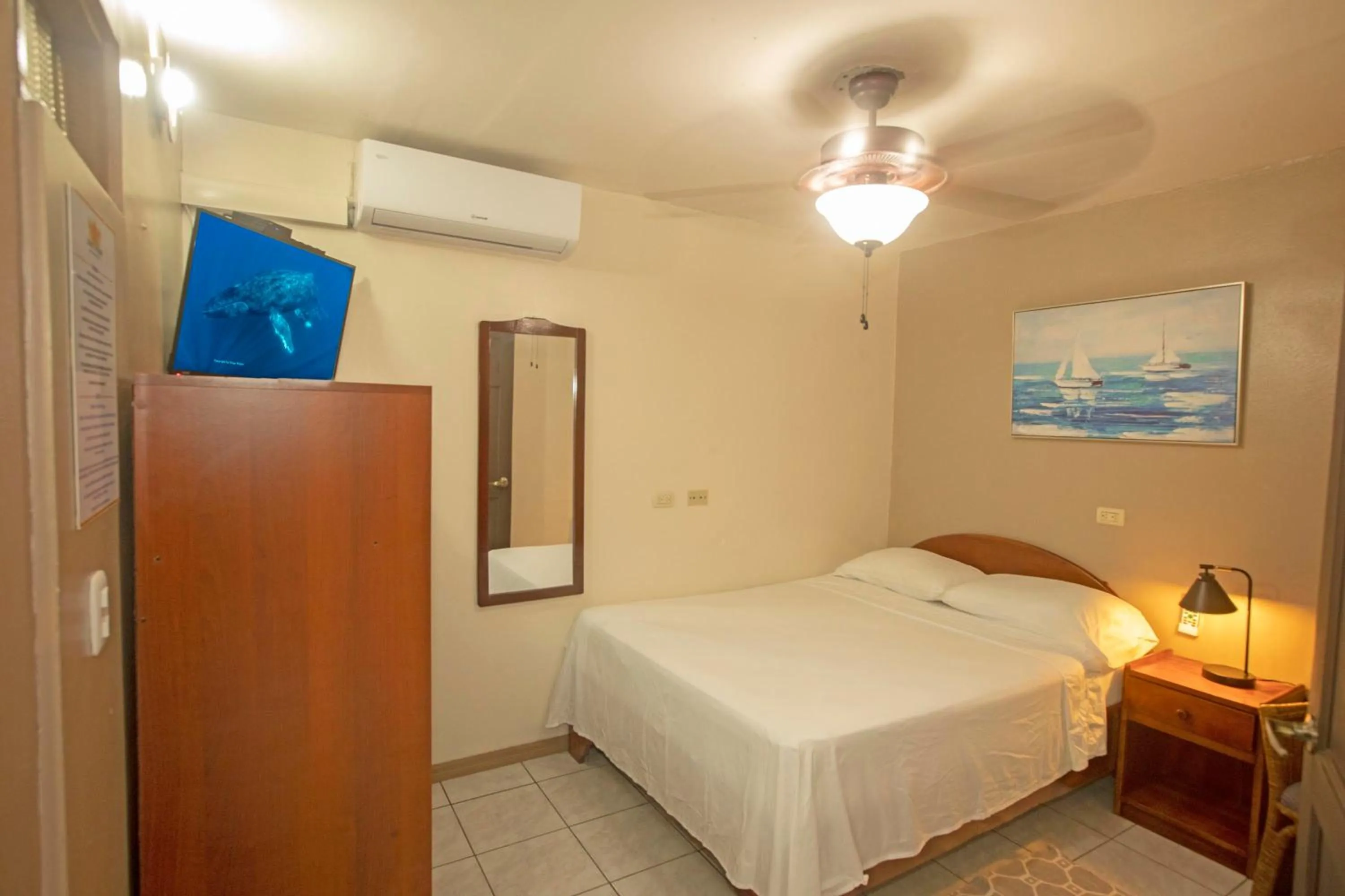 Photo of the whole room, Bed in Hotel Laura's House