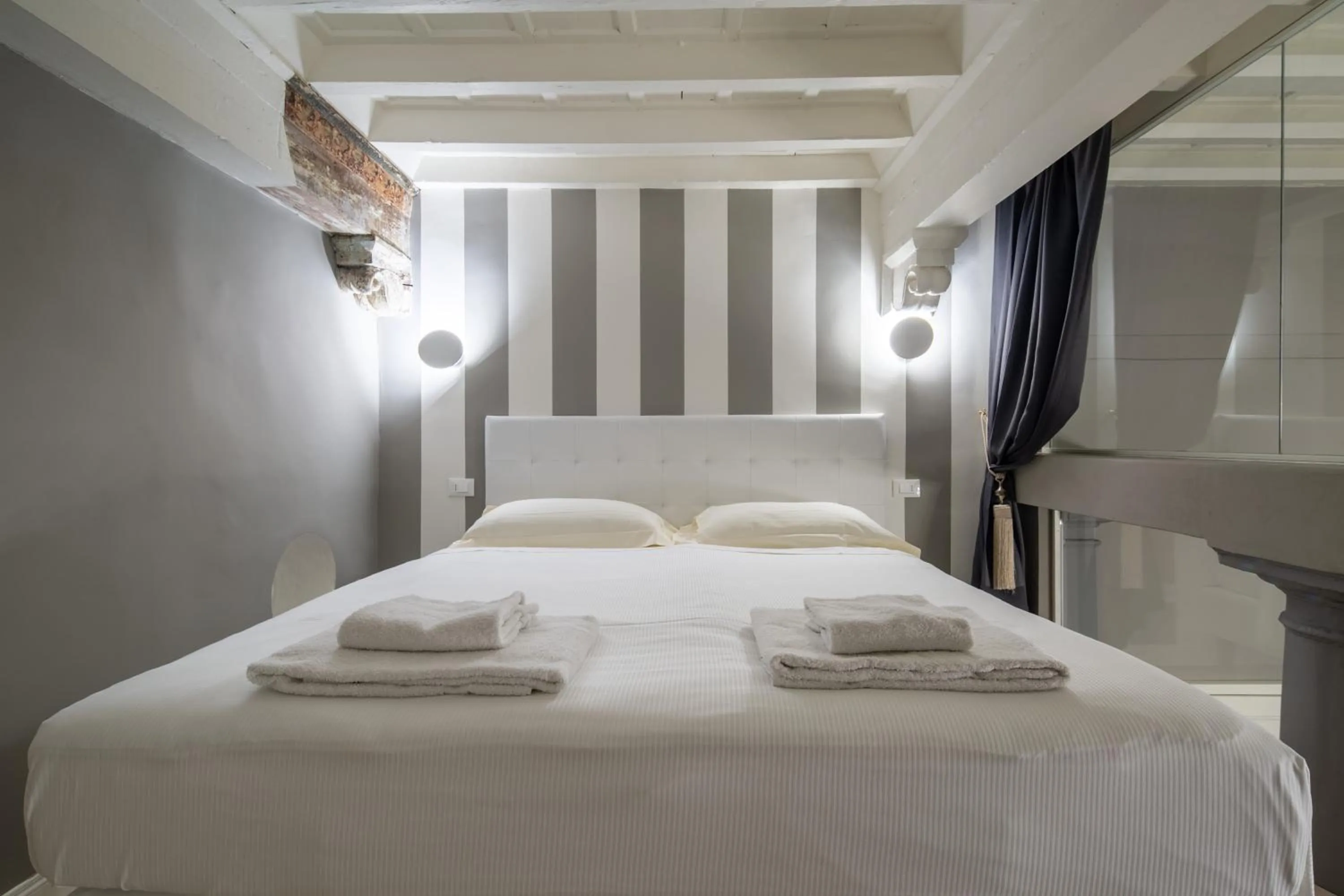 Bed in Casa Velluti Deluxe by Mmega