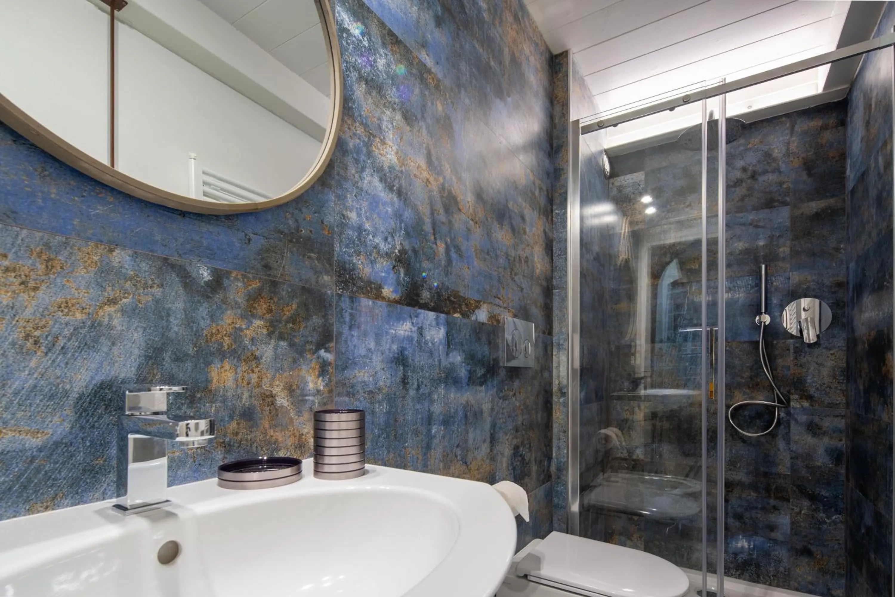 Bathroom in Casa Velluti Deluxe by Mmega