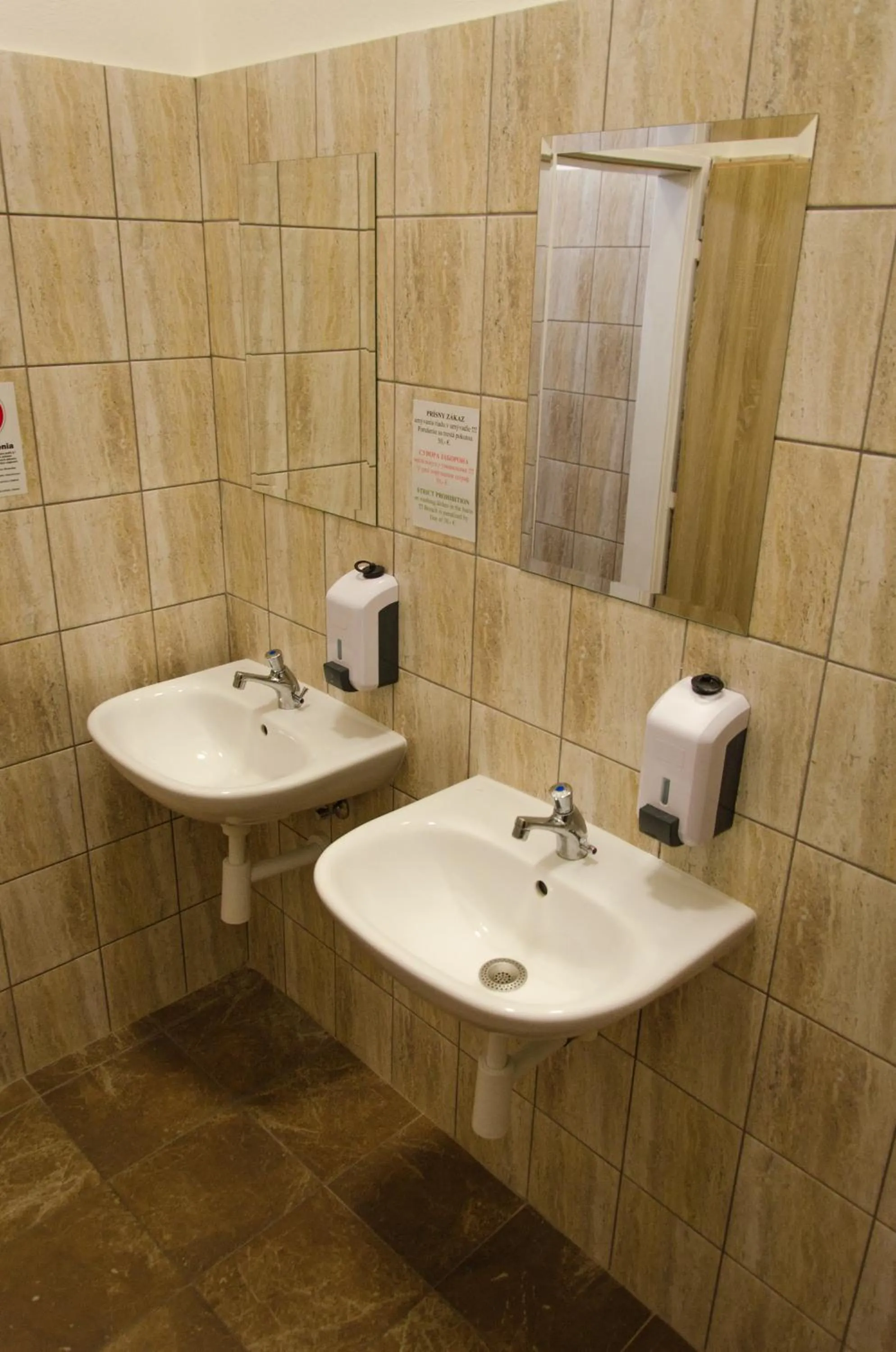 Shower in Ubytovňa Milex