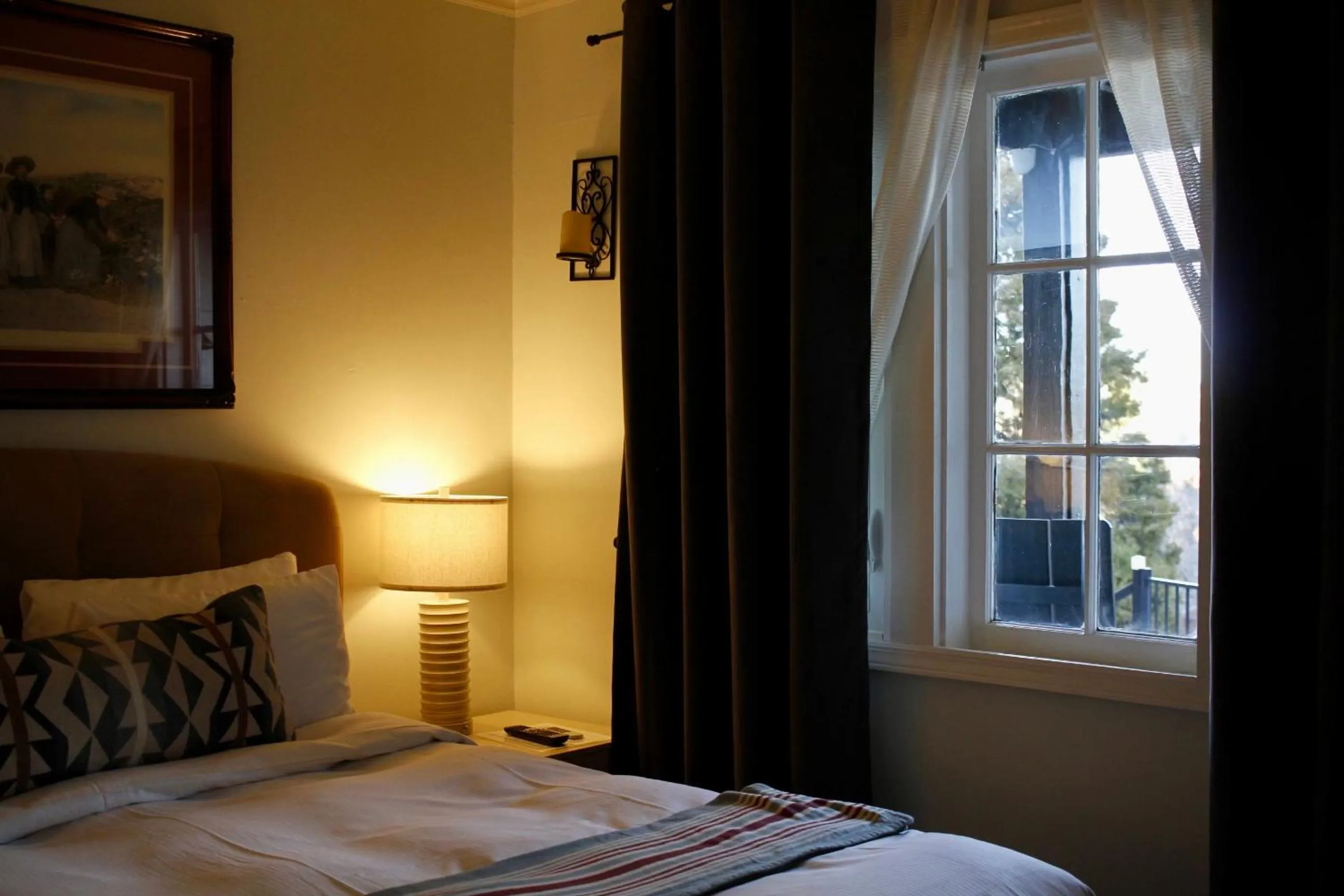 Bed in Arrowhead Lake Inn