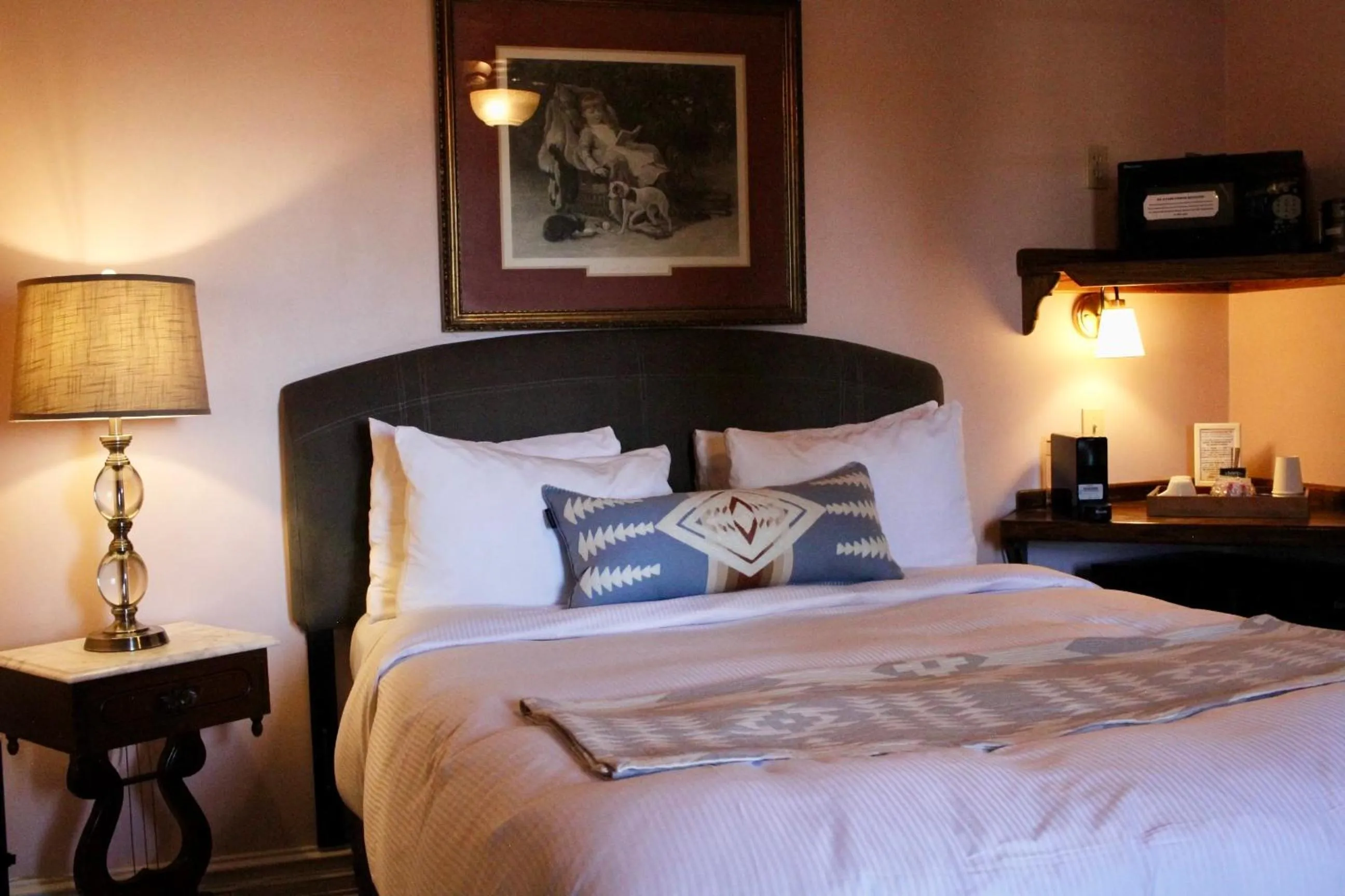 Bed in Arrowhead Lake Inn