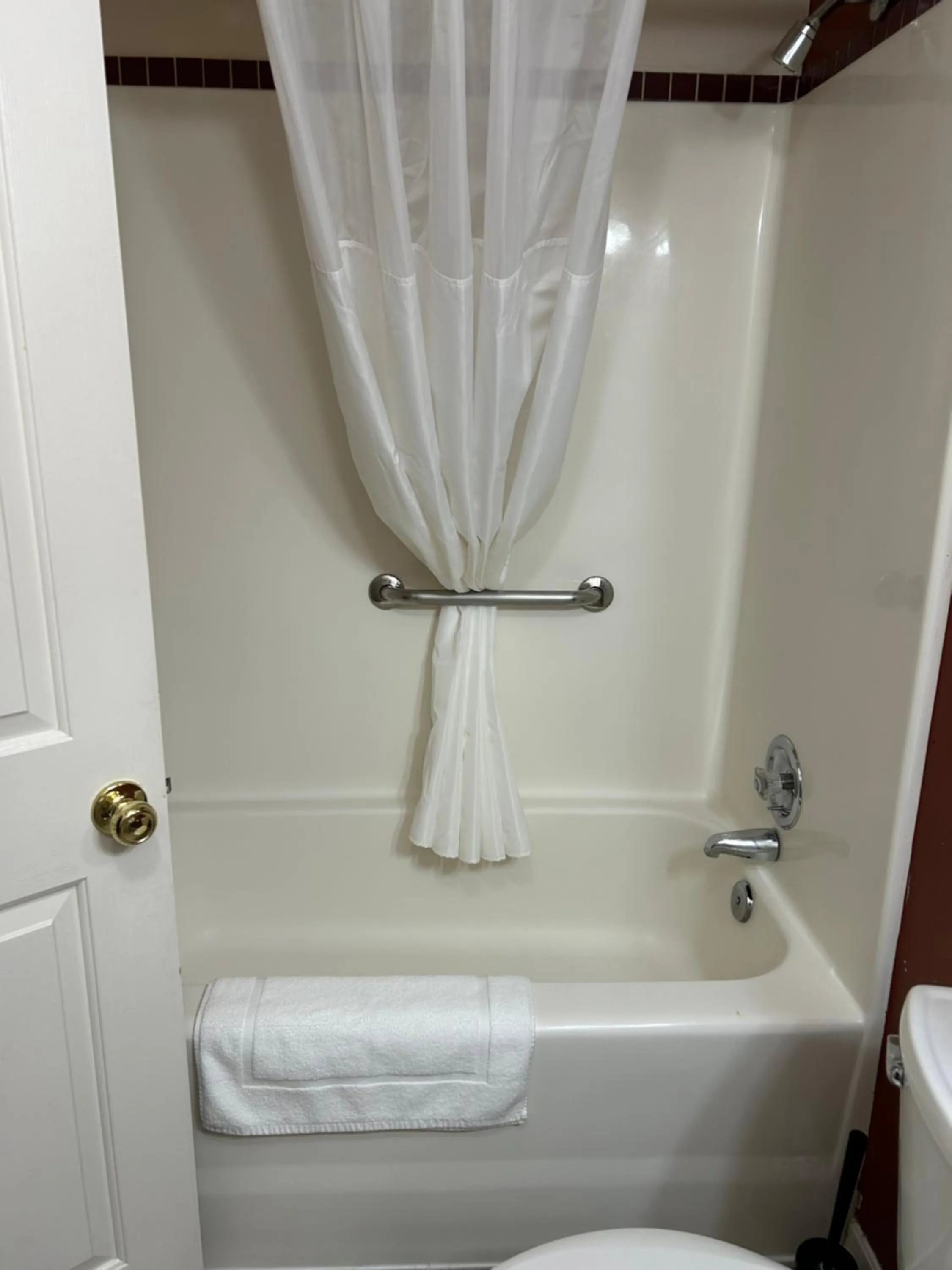 Bathroom in Arrowhead Lake Inn