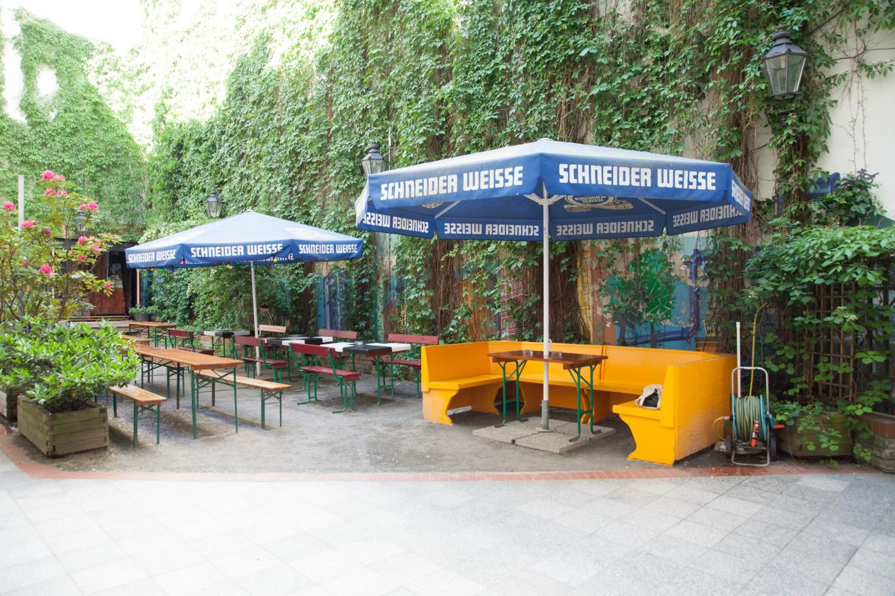 Patio in Steps-Hotel