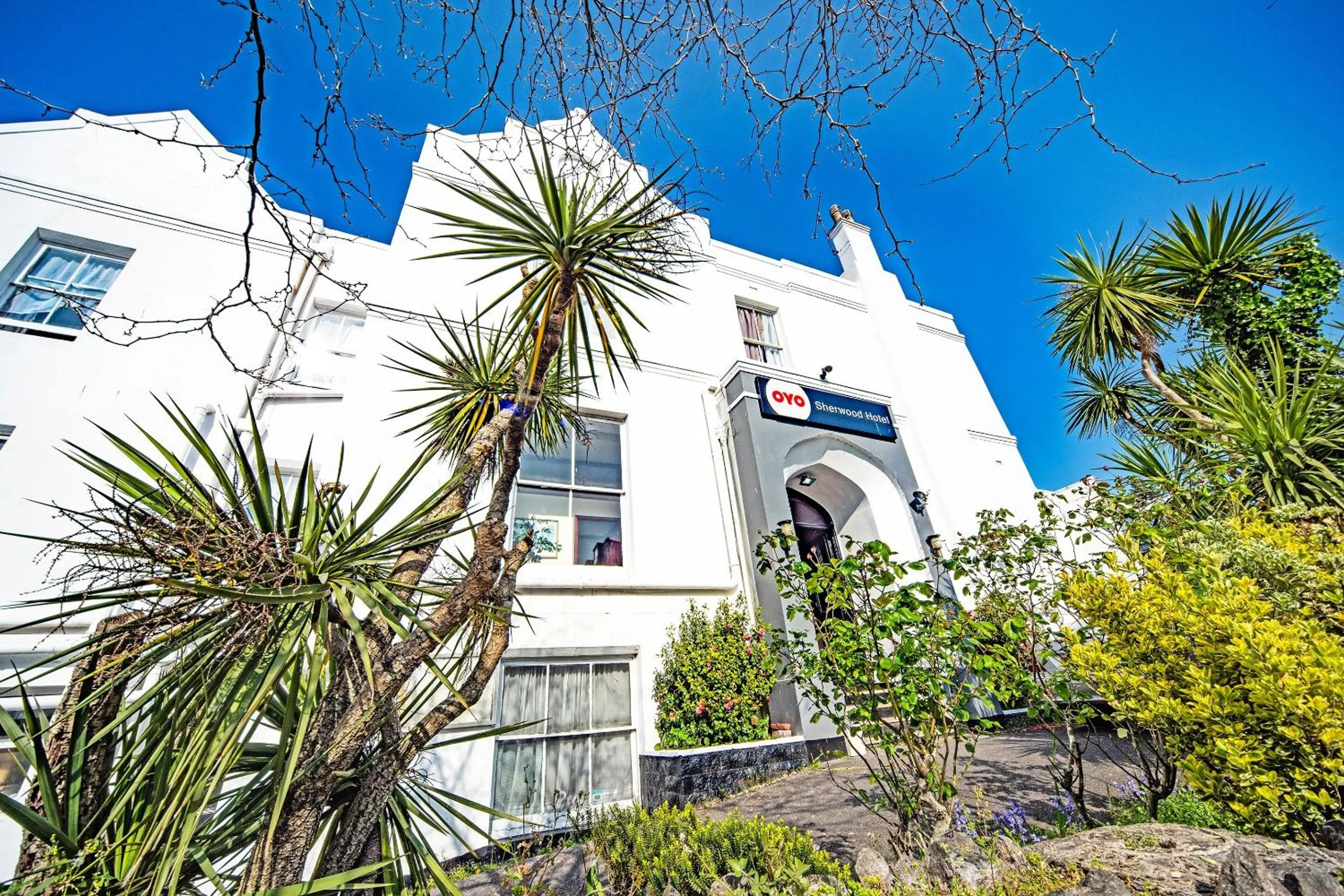 Facade/entrance in The Sherwood Palm Hotel, Torquay Beach