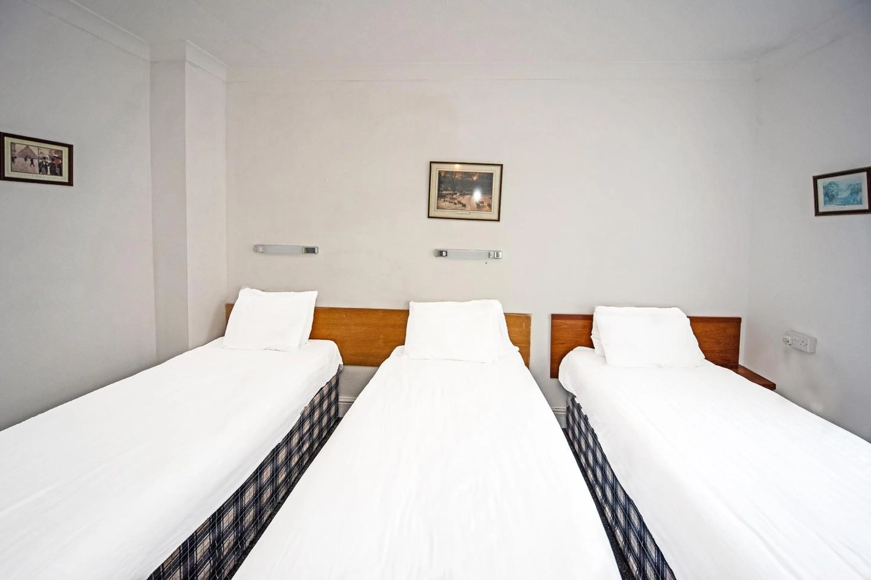 Bedroom, Bed in The Sherwood Palm Hotel, Torquay Beach