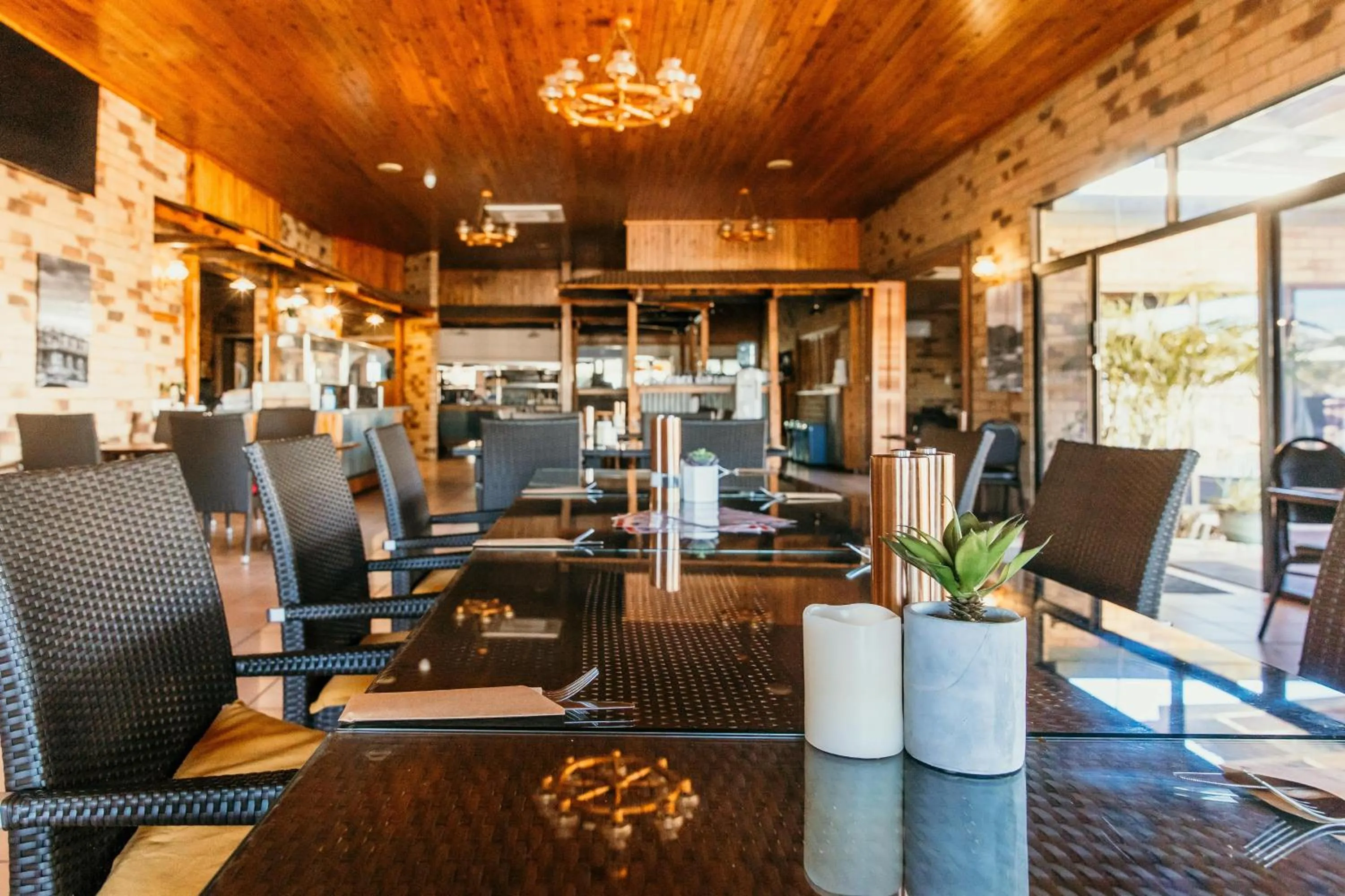 Restaurant/places to eat in Abacus Motel