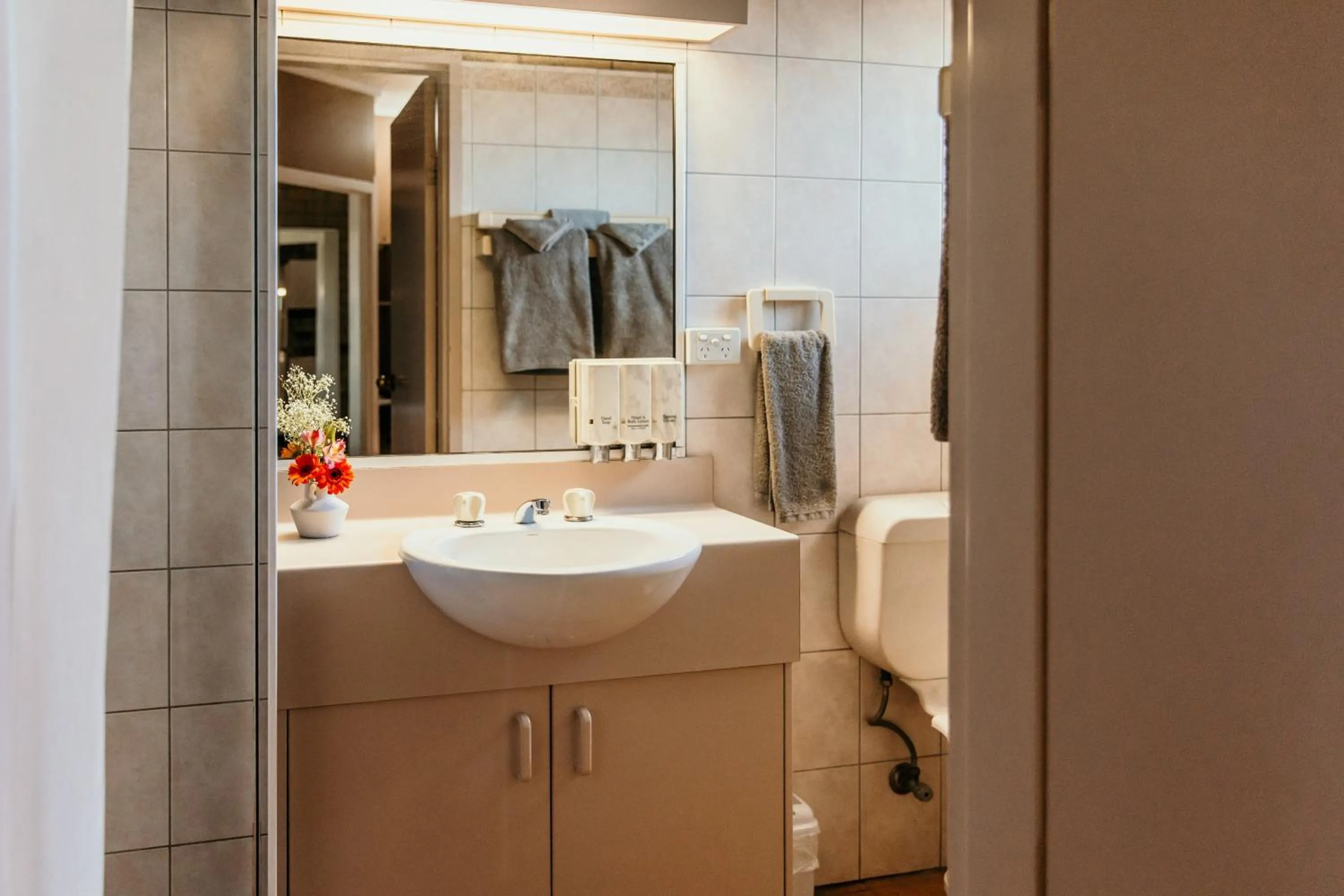 Shower in Abacus Motel