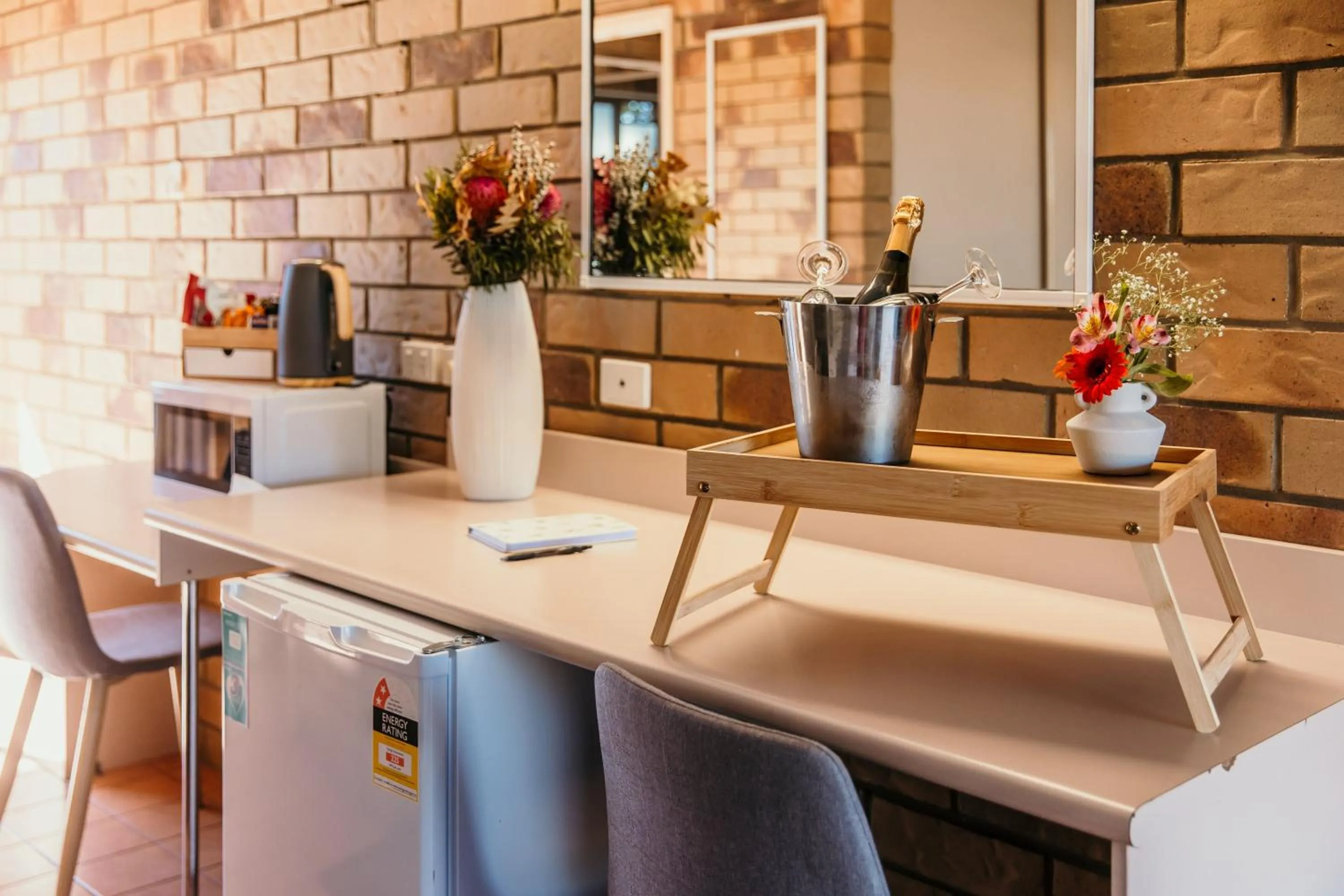 Coffee/tea facilities in Abacus Motel