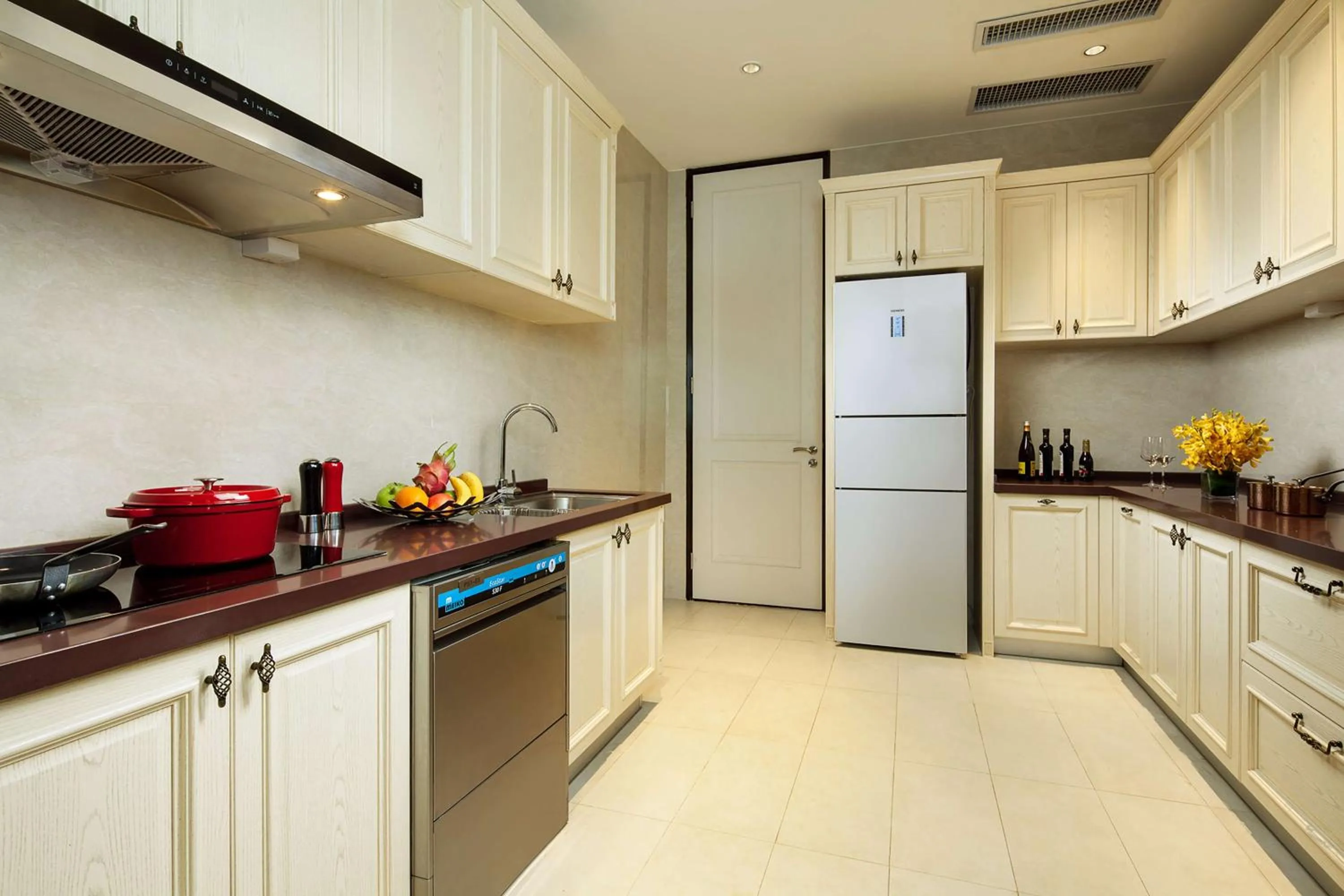 Kitchen or kitchenette in DoubleTree by Hilton Guangzhou - Near Beijing Road Pedestrian Street