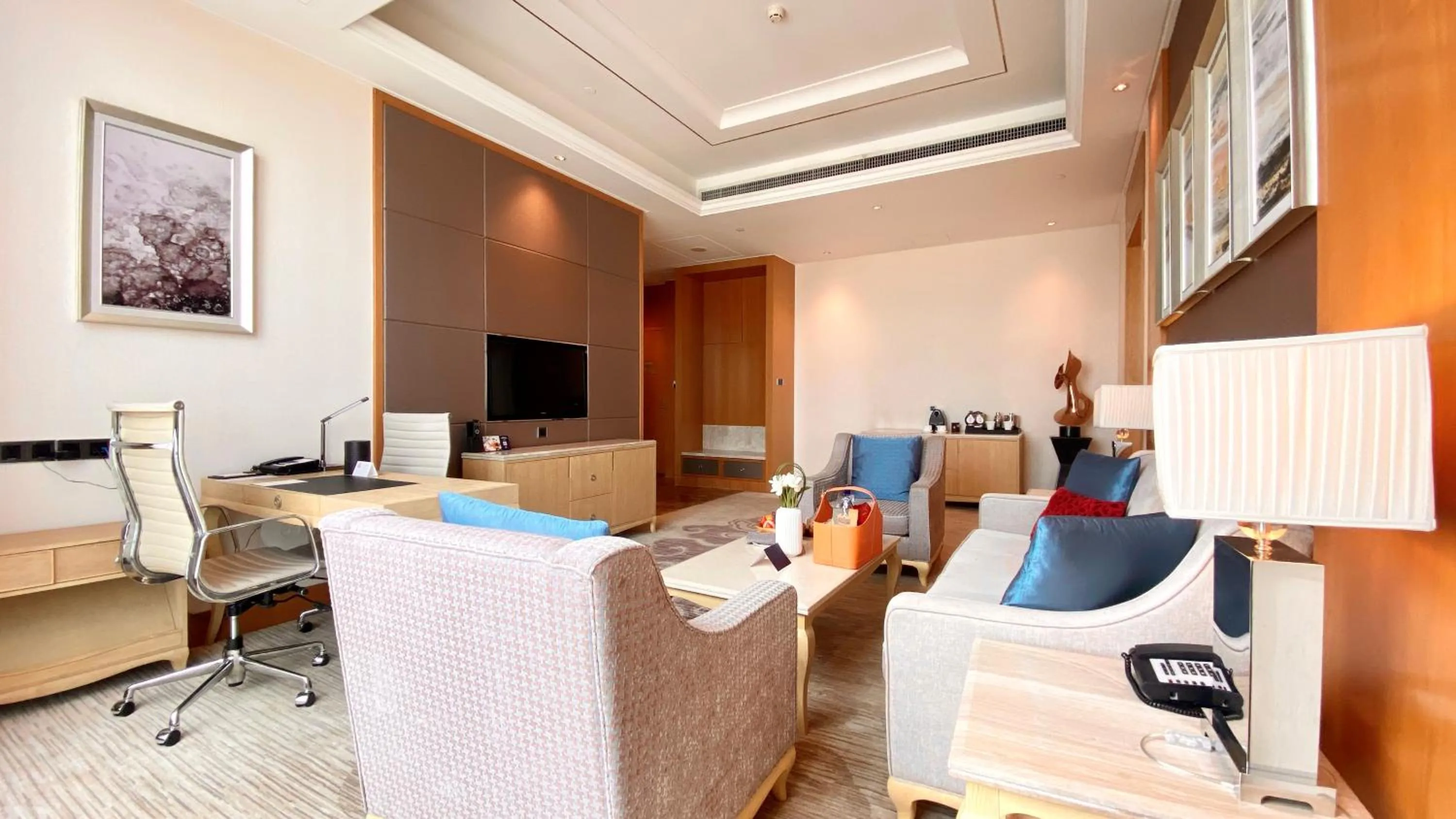 Living room in DoubleTree by Hilton Guangzhou - Near Beijing Road Pedestrian Street