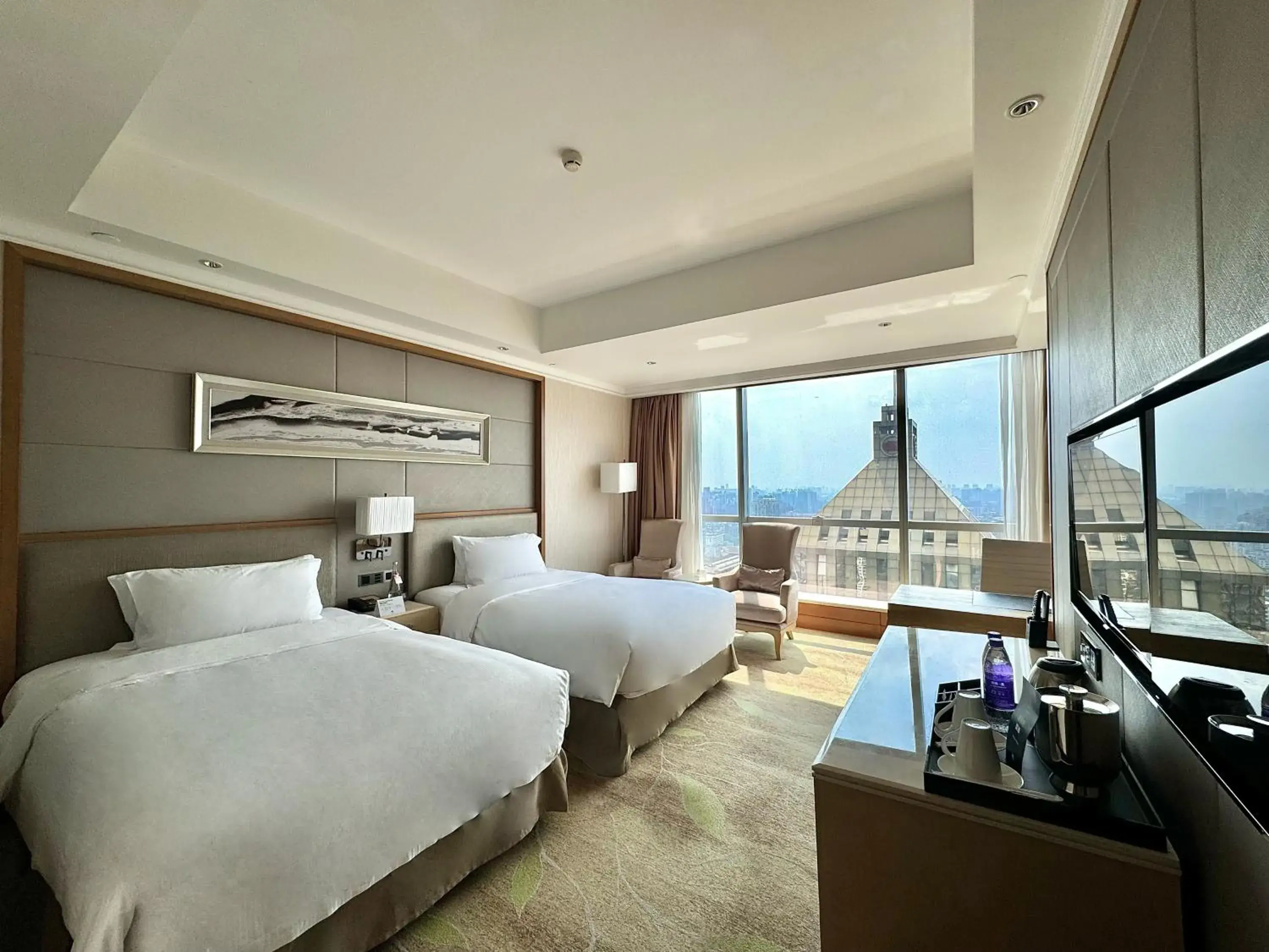 Deluxe Twin Room with View in DoubleTree by Hilton Guangzhou - Near Beijing Road Pedestrian Street Deluxe Twin Room with View in DoubleTree by Hilton Guangzhou - Near Beijing Road Pedestrian Street