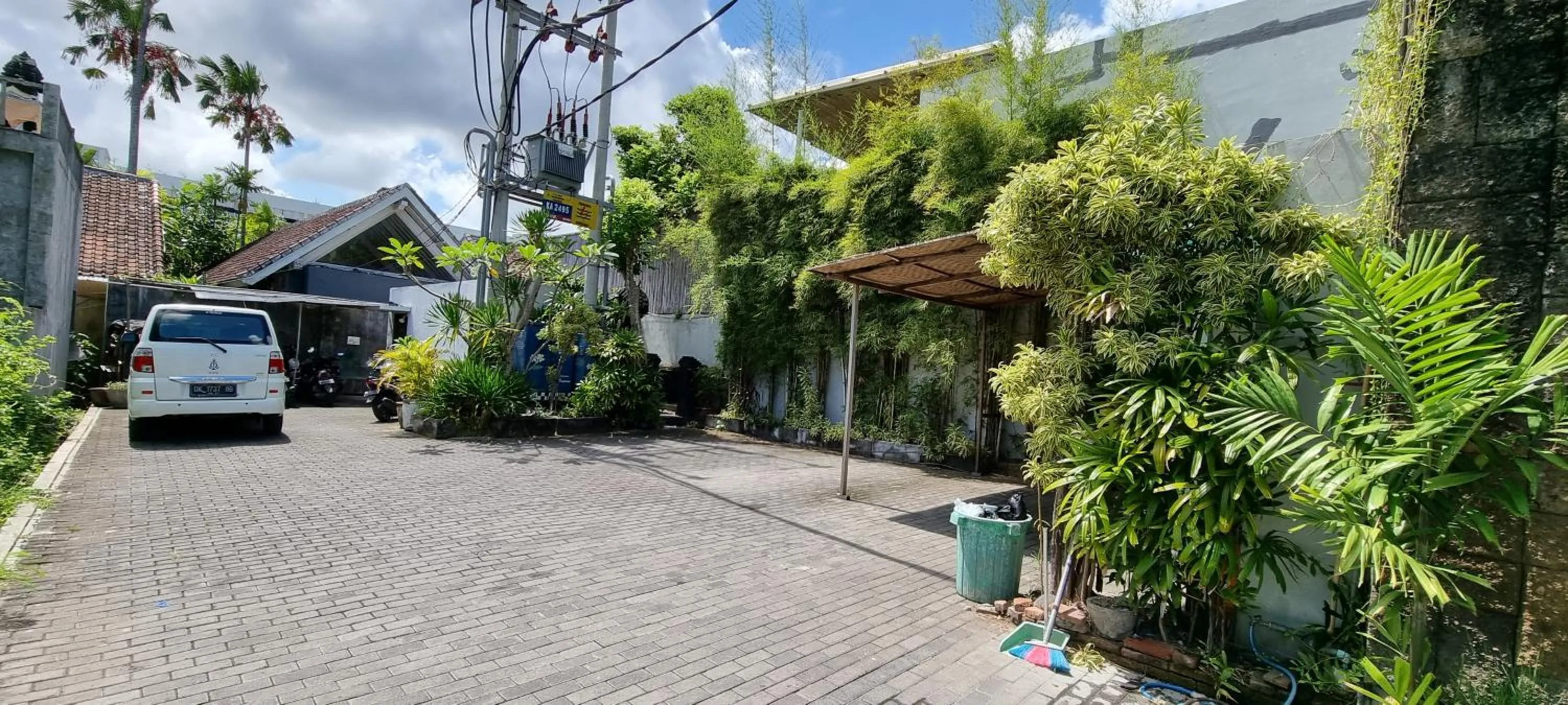 Parking in hu'u Villas