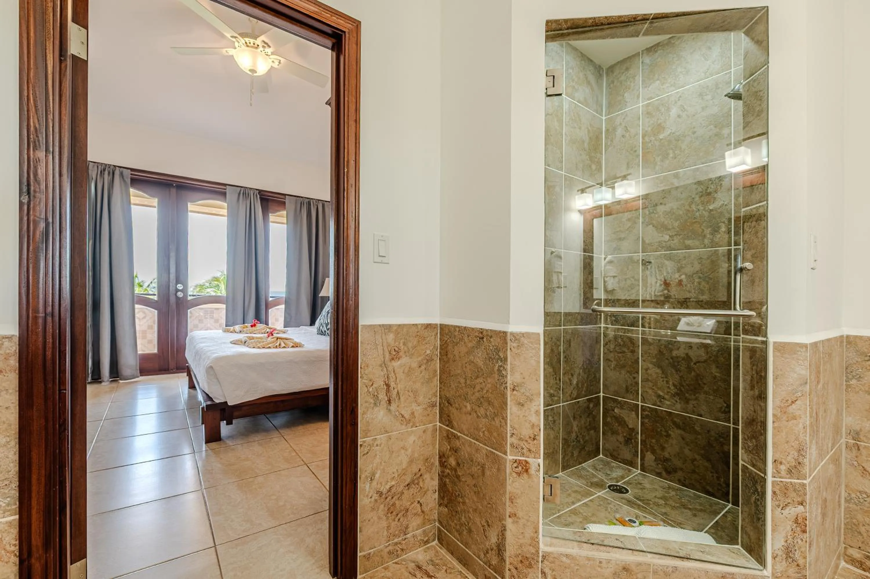 Bathroom, Bed in Seiri del Mar