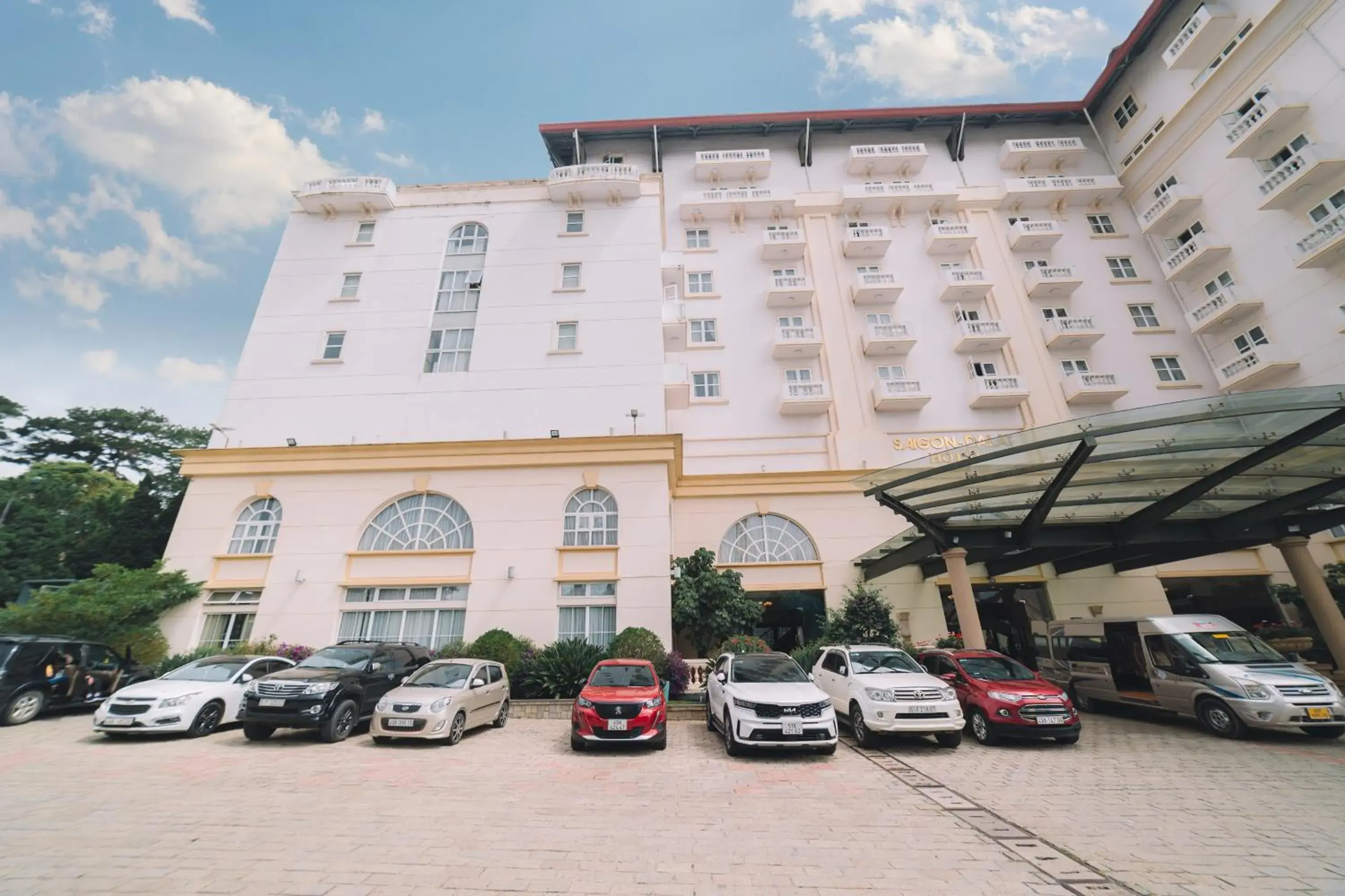 Property building in Saigon Dalat Hotel Property building in Saigon Dalat Hotel