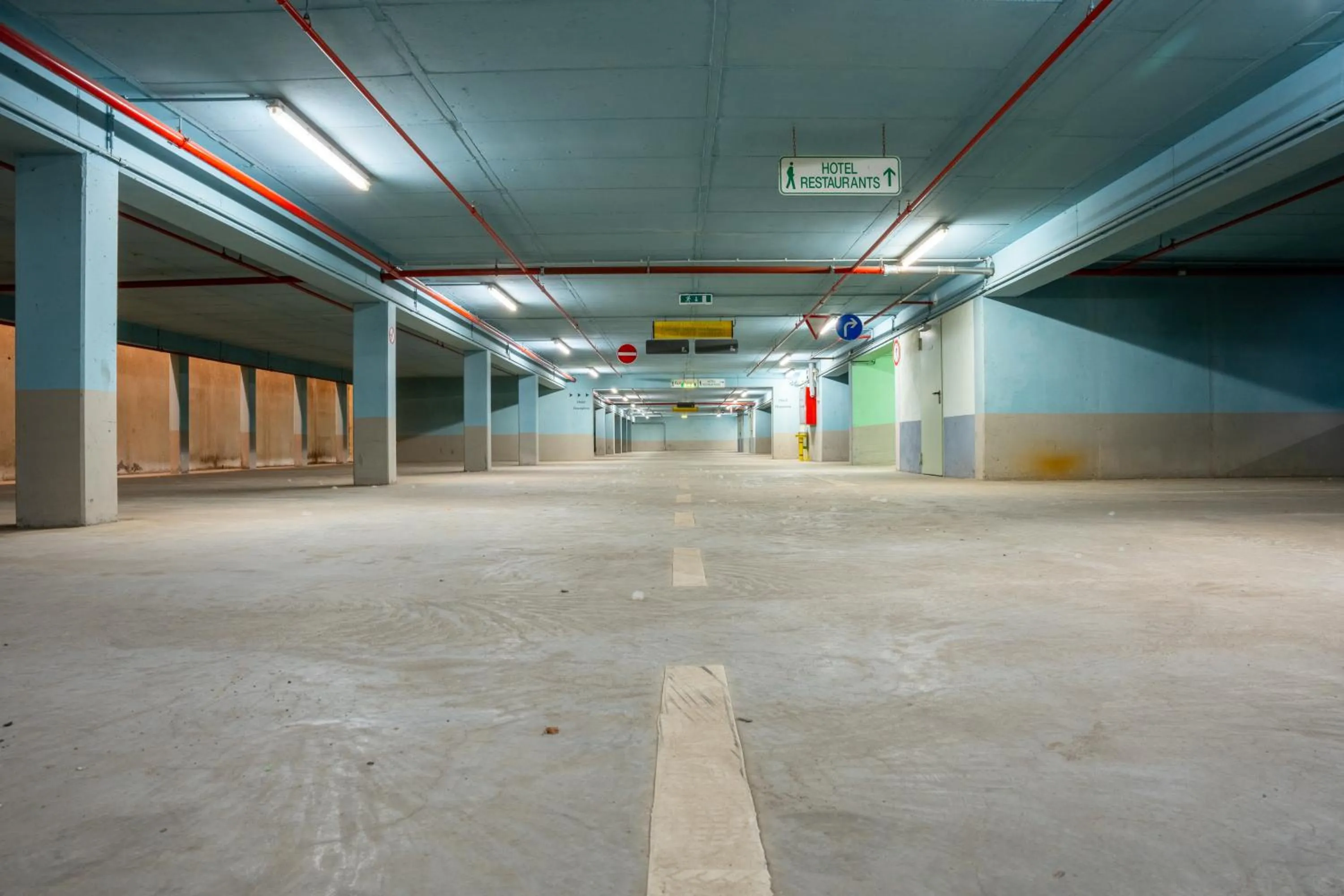 Parking in Airways Hotels Frankfurt Airport West