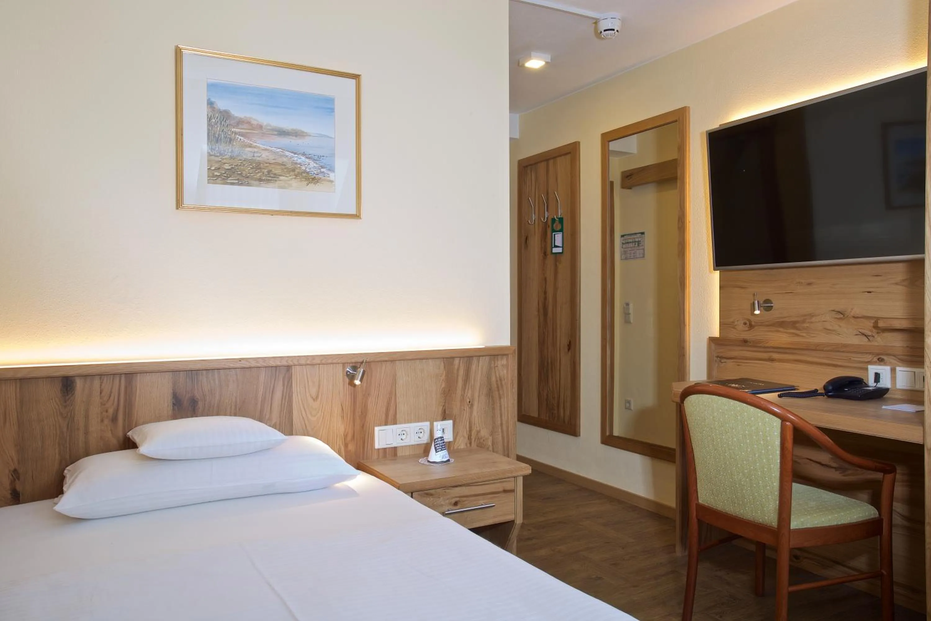 Photo of the whole room, Bed in Hotel am Schloßberg