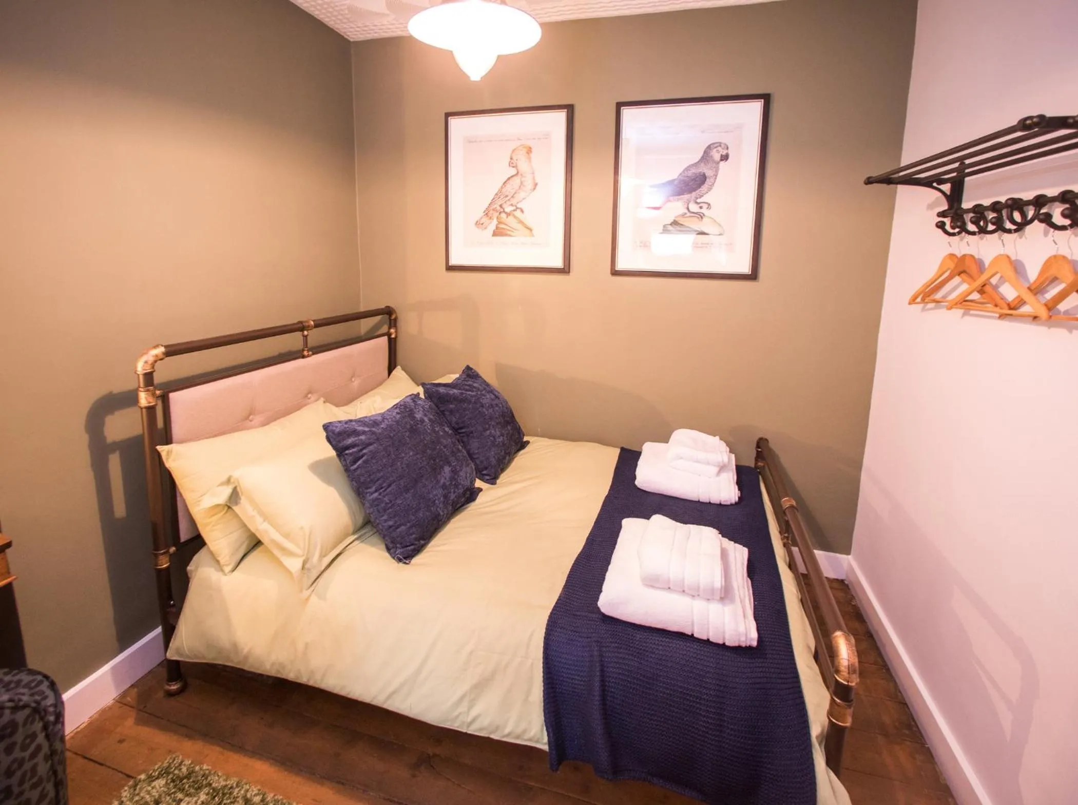 Bedroom, Bed in 43 BBEscapes