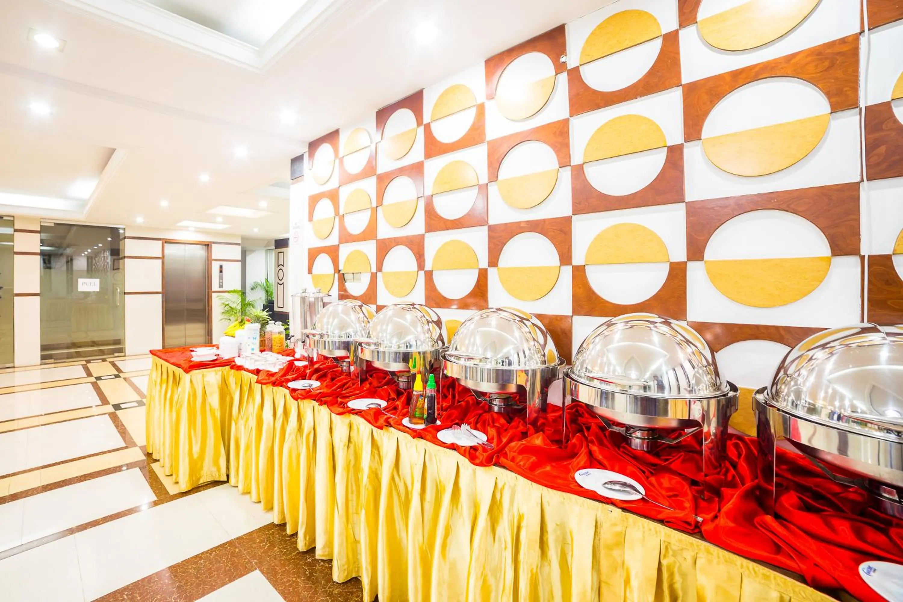 Food and drinks in Nascent Gardenia Luxury Suites