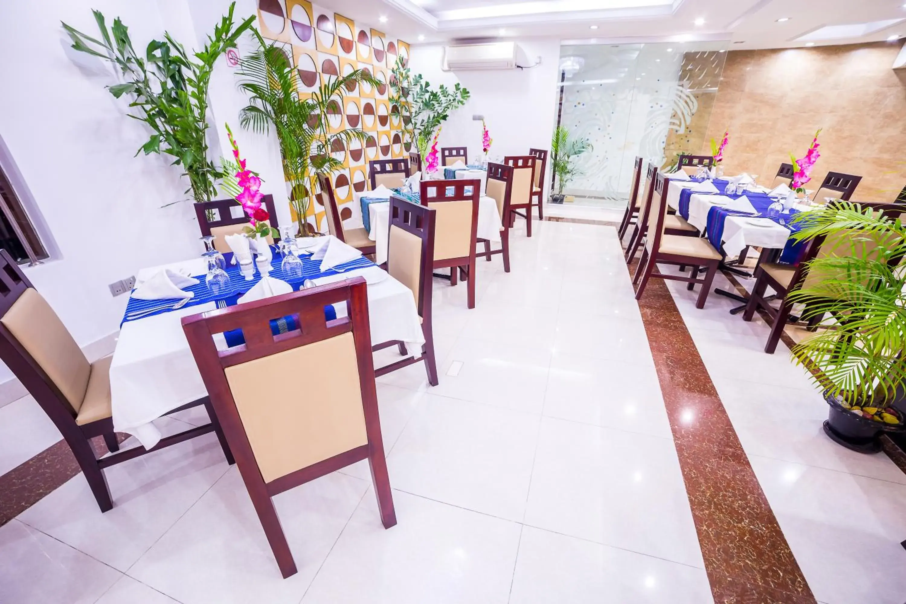 Restaurant/places to eat in Nascent Gardenia Luxury Suites Restaurant/places to eat in Nascent Gardenia Luxury Suites