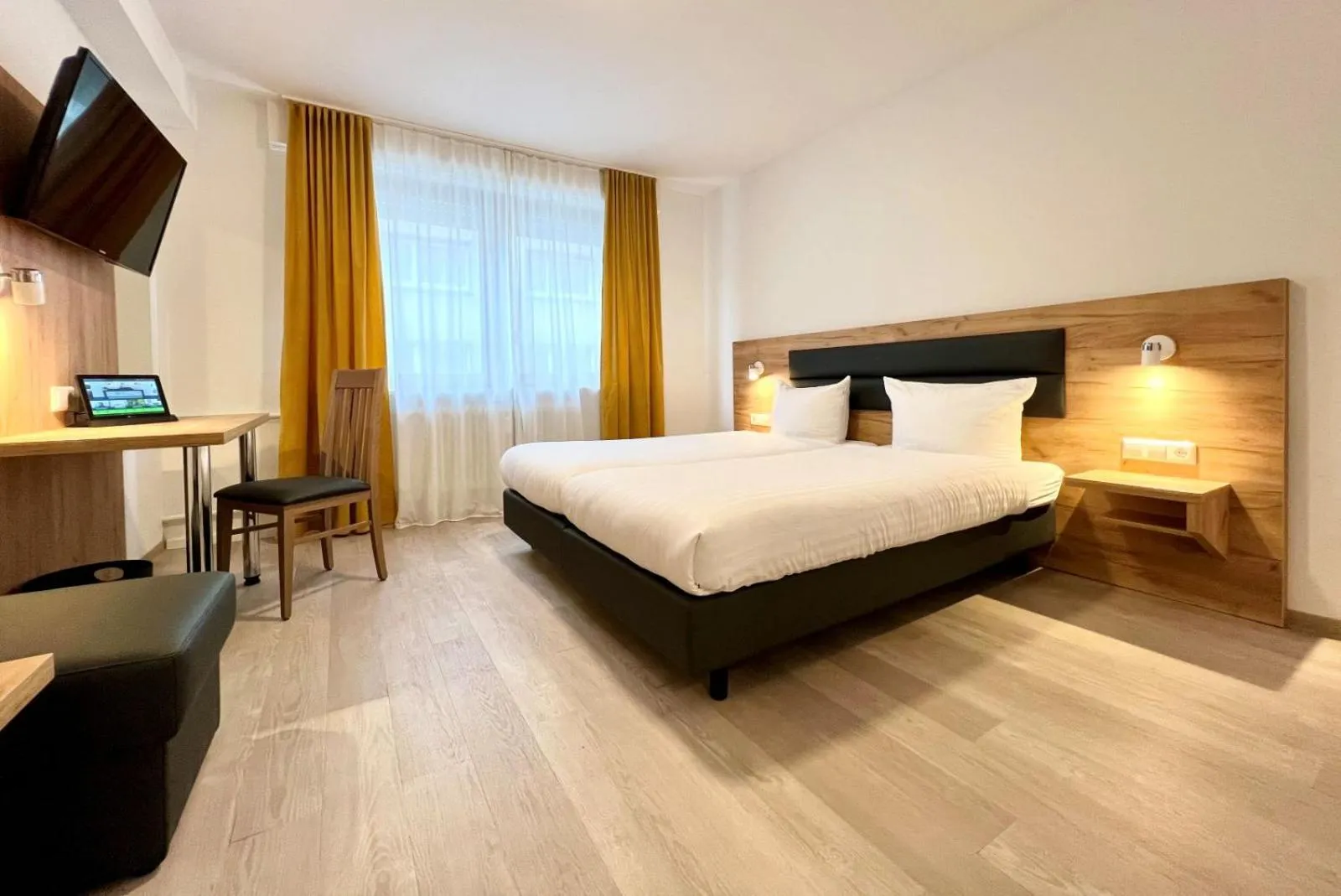 Photo of the whole room, Bed in Hotel Gute Hoffnung Pforzheim