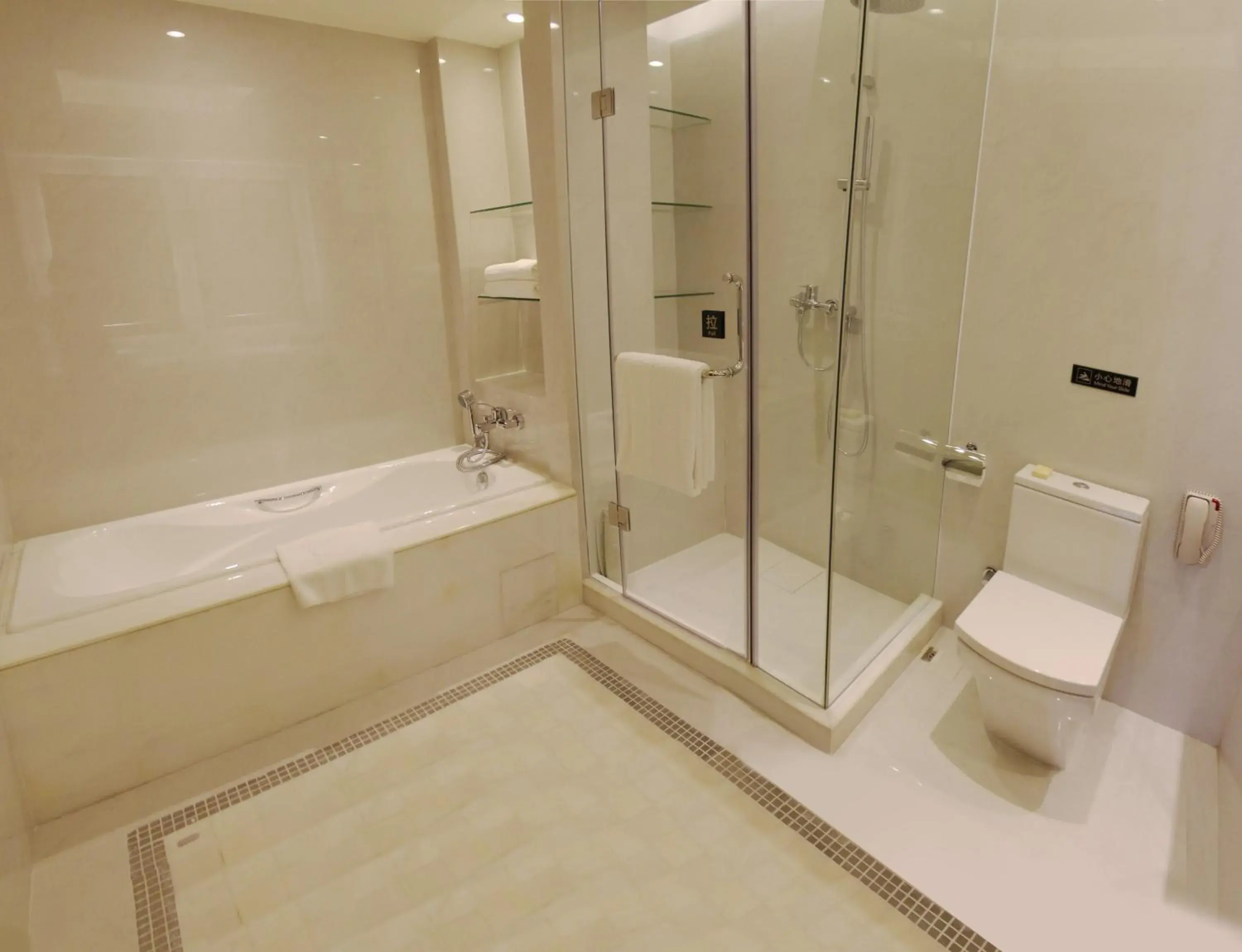 Shower, Bathroom in Leeden Jingxi Hotel