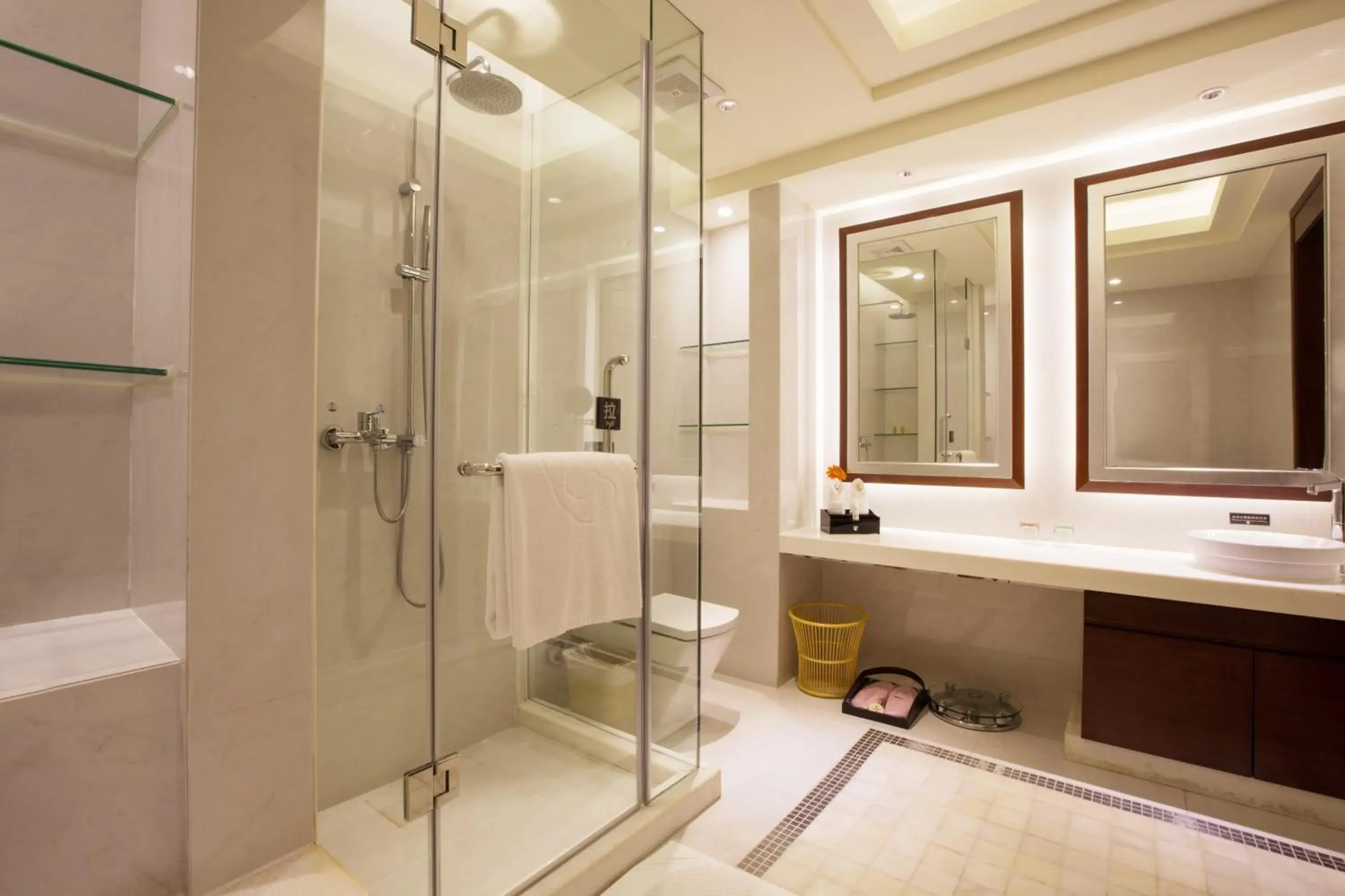 Bathroom in Leeden Jingxi Hotel