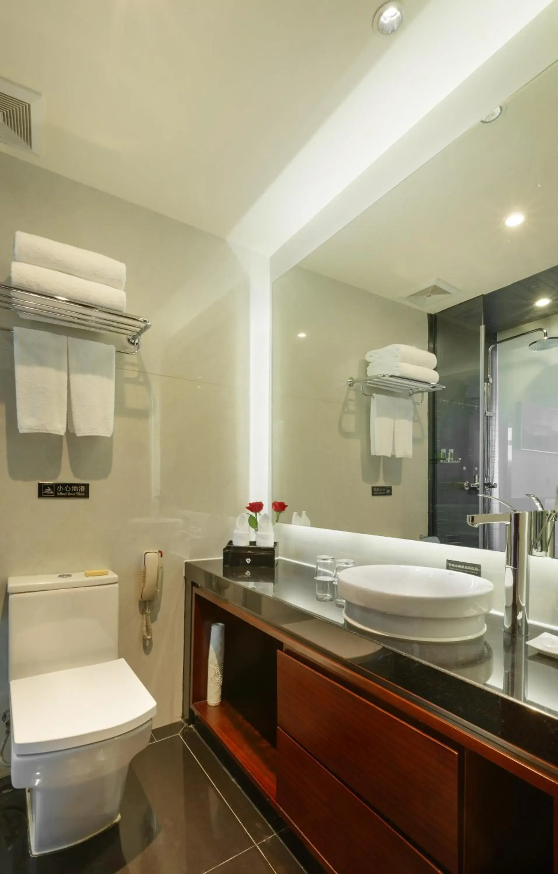 Shower, Bathroom in Leeden Jingxi Hotel