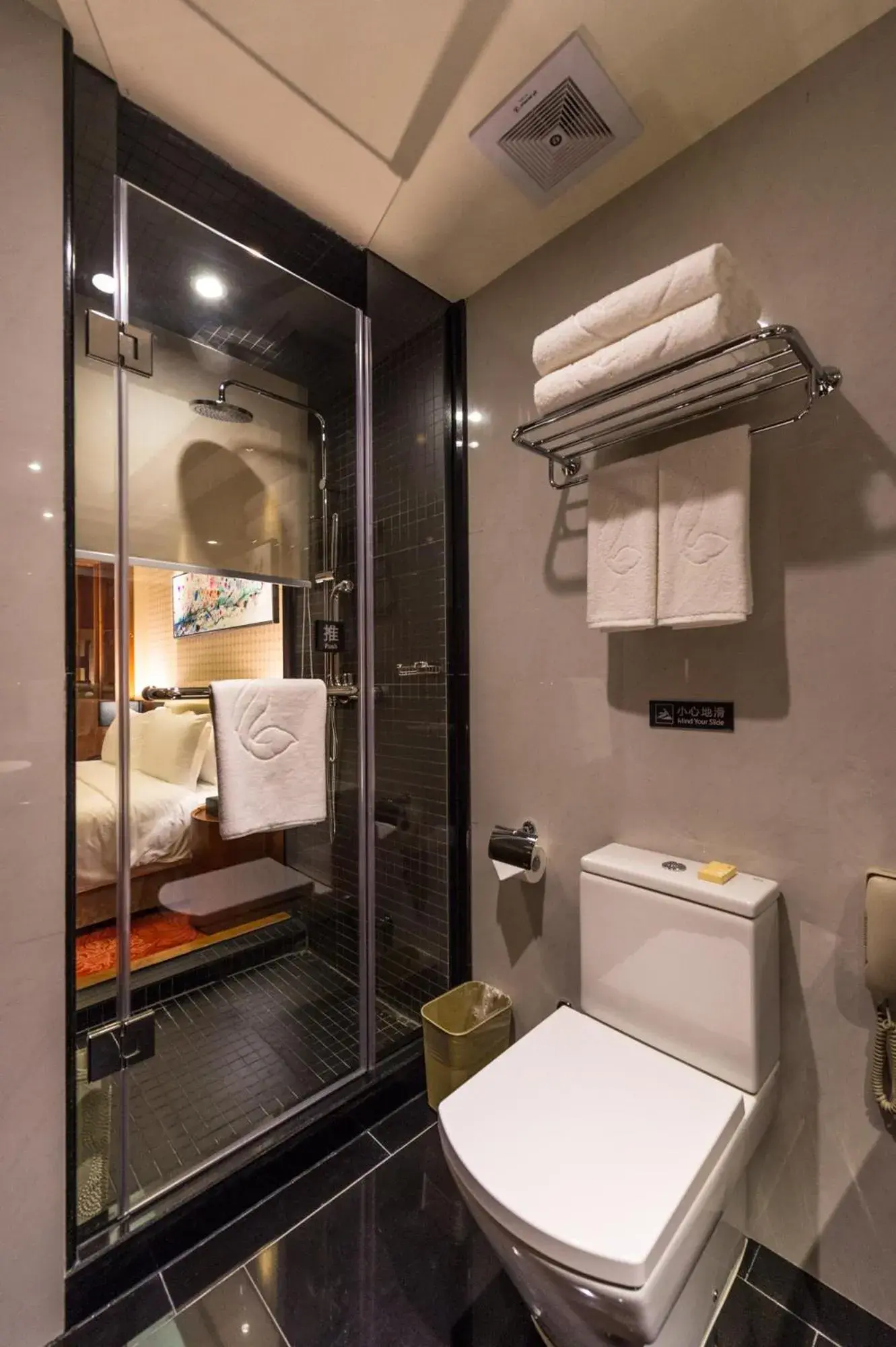 Bathroom in Leeden Jingxi Hotel