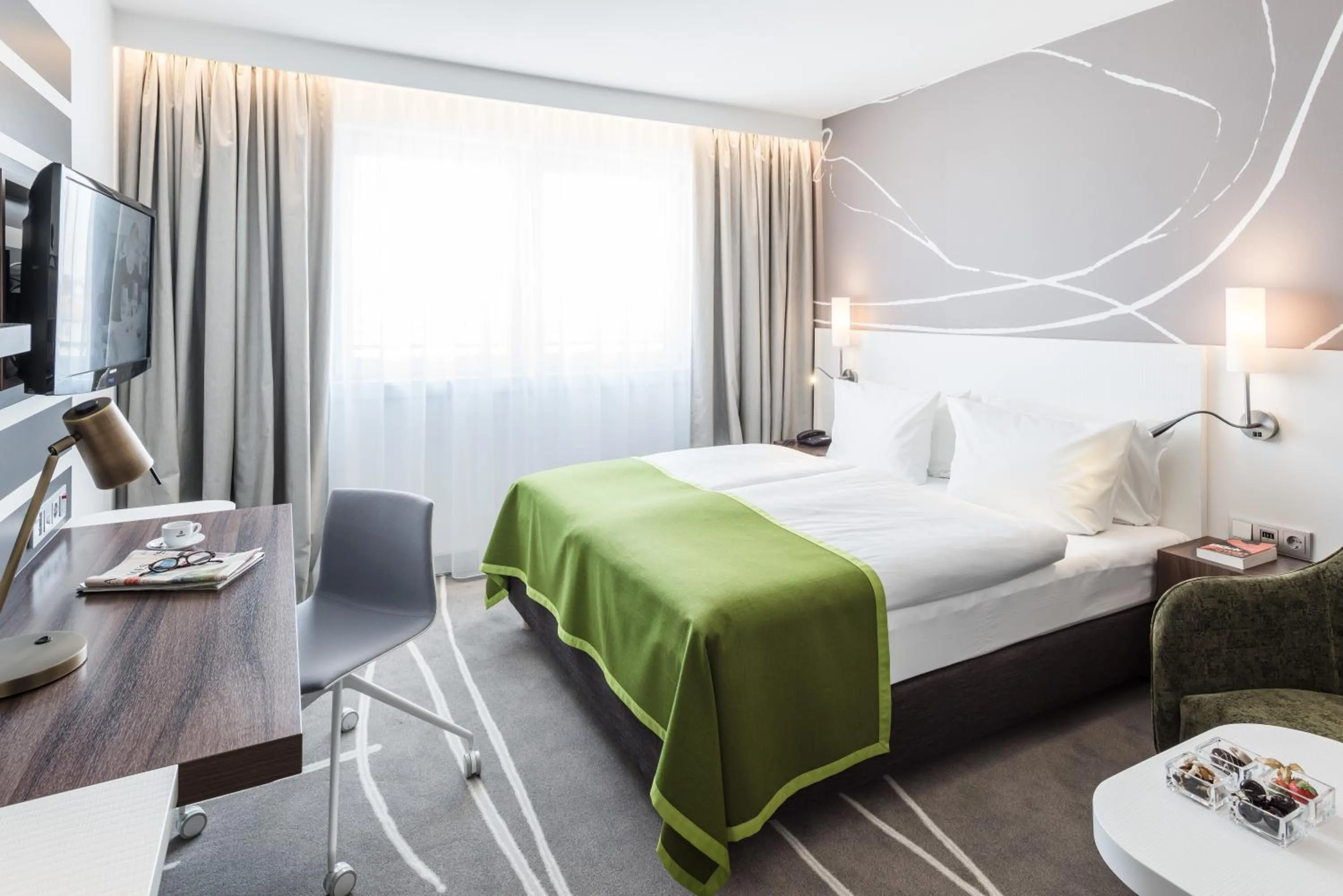 Photo of the whole room, Bed in Holiday Inn Munich City Centre by IHG