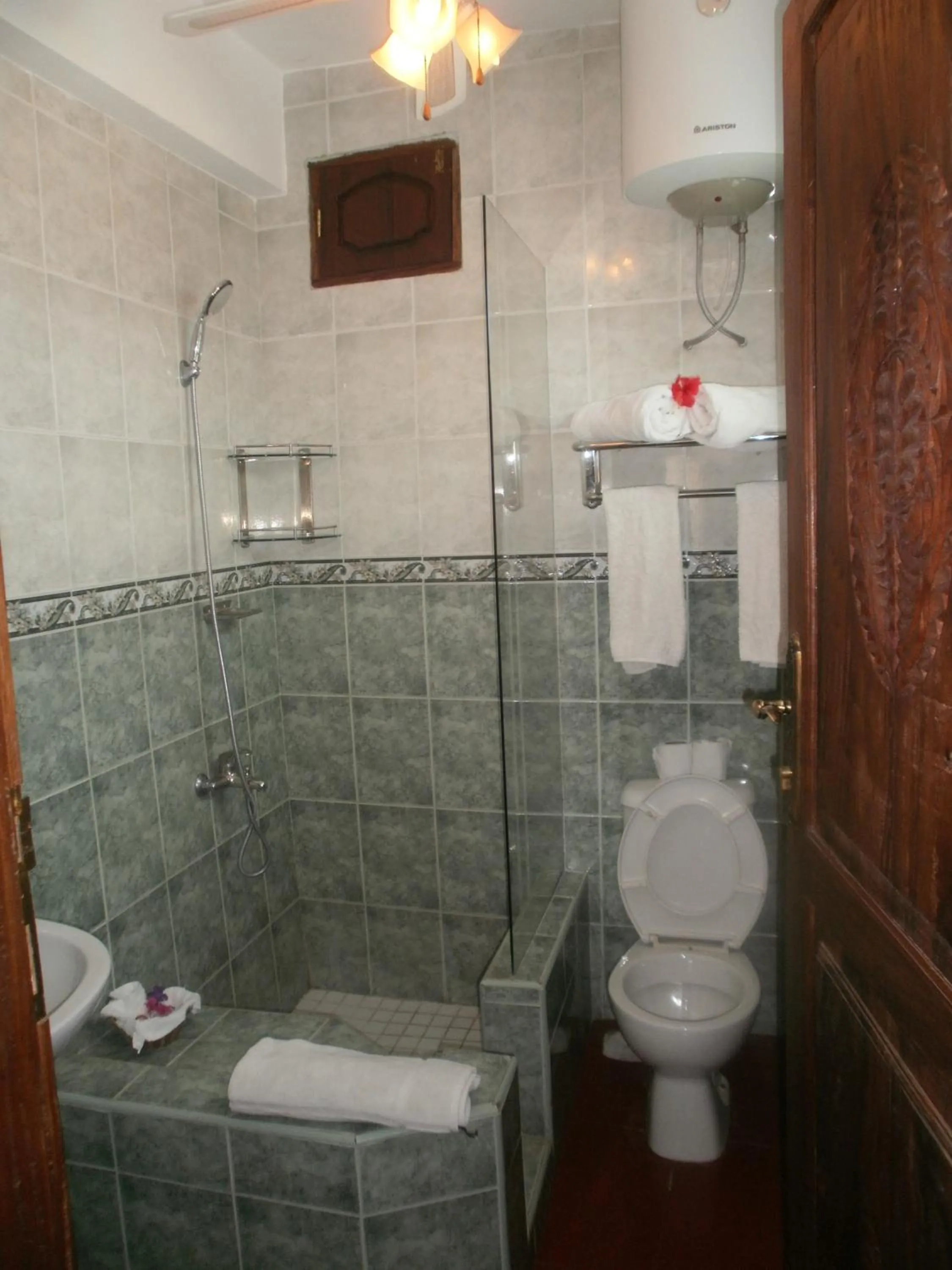 Bathroom in Asmini Palace Hotel