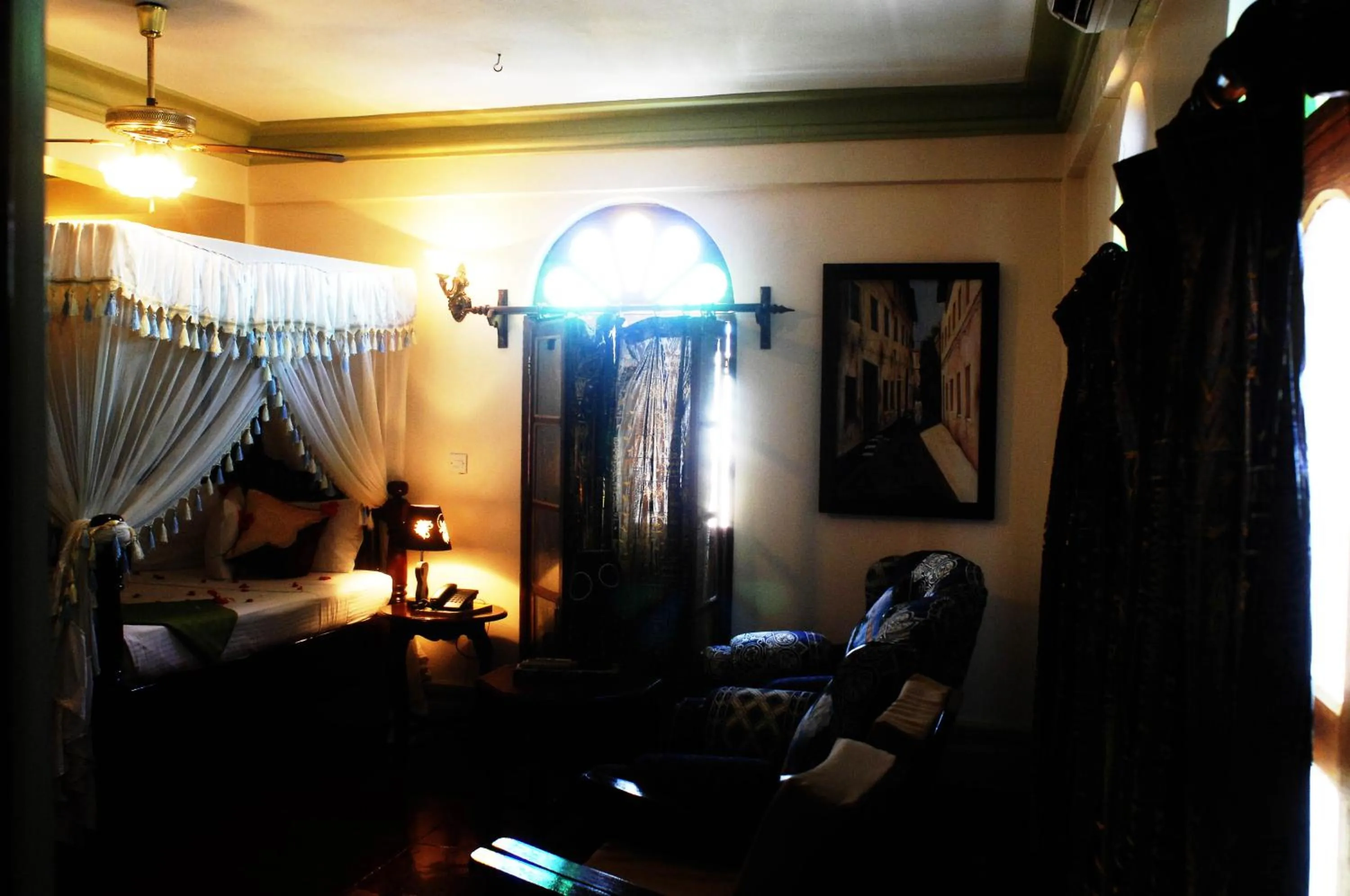 Photo of the whole room, Bed in Asmini Palace Hotel