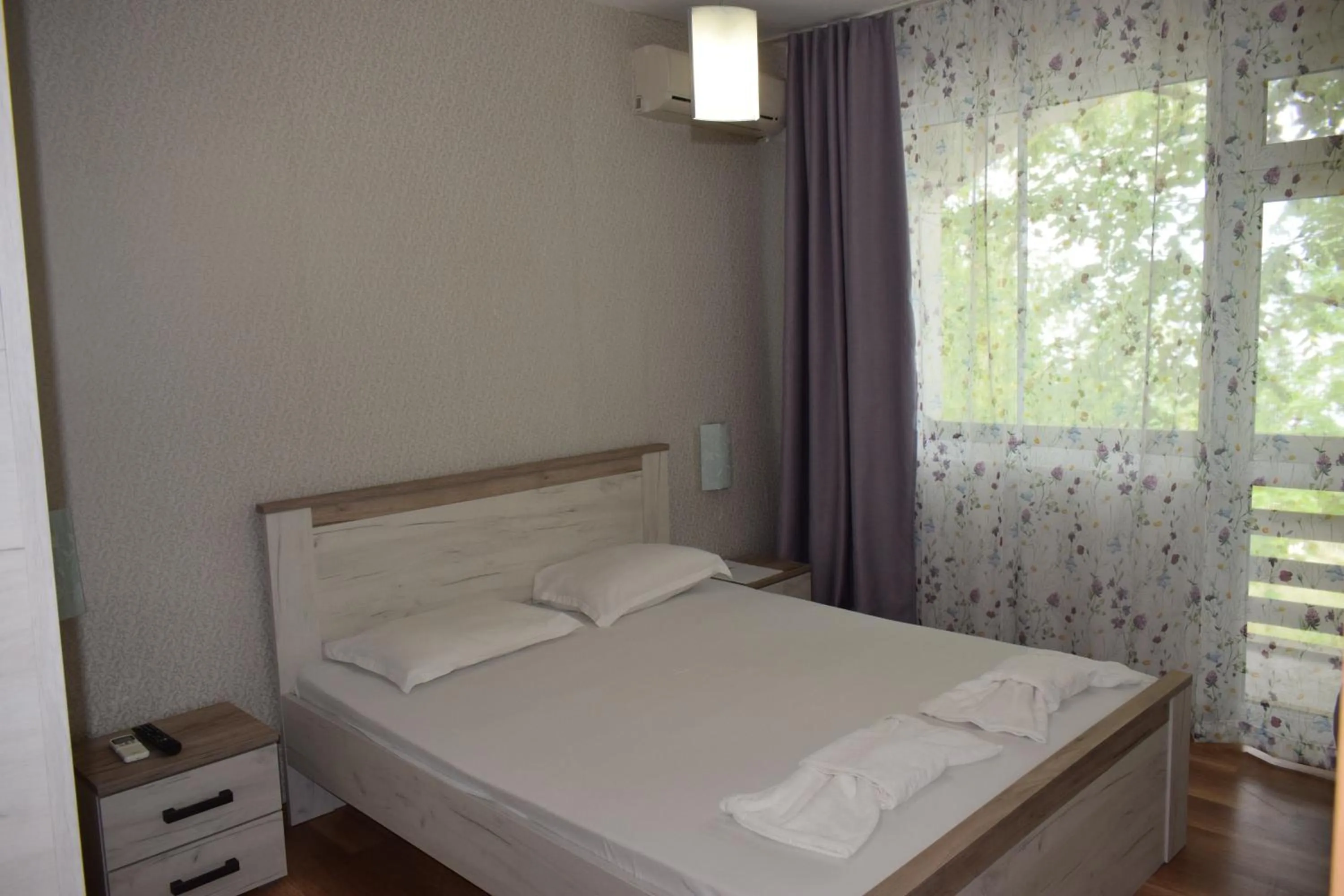 Photo of the whole room, Bed in Ahilea Hotel - Free Pool Access