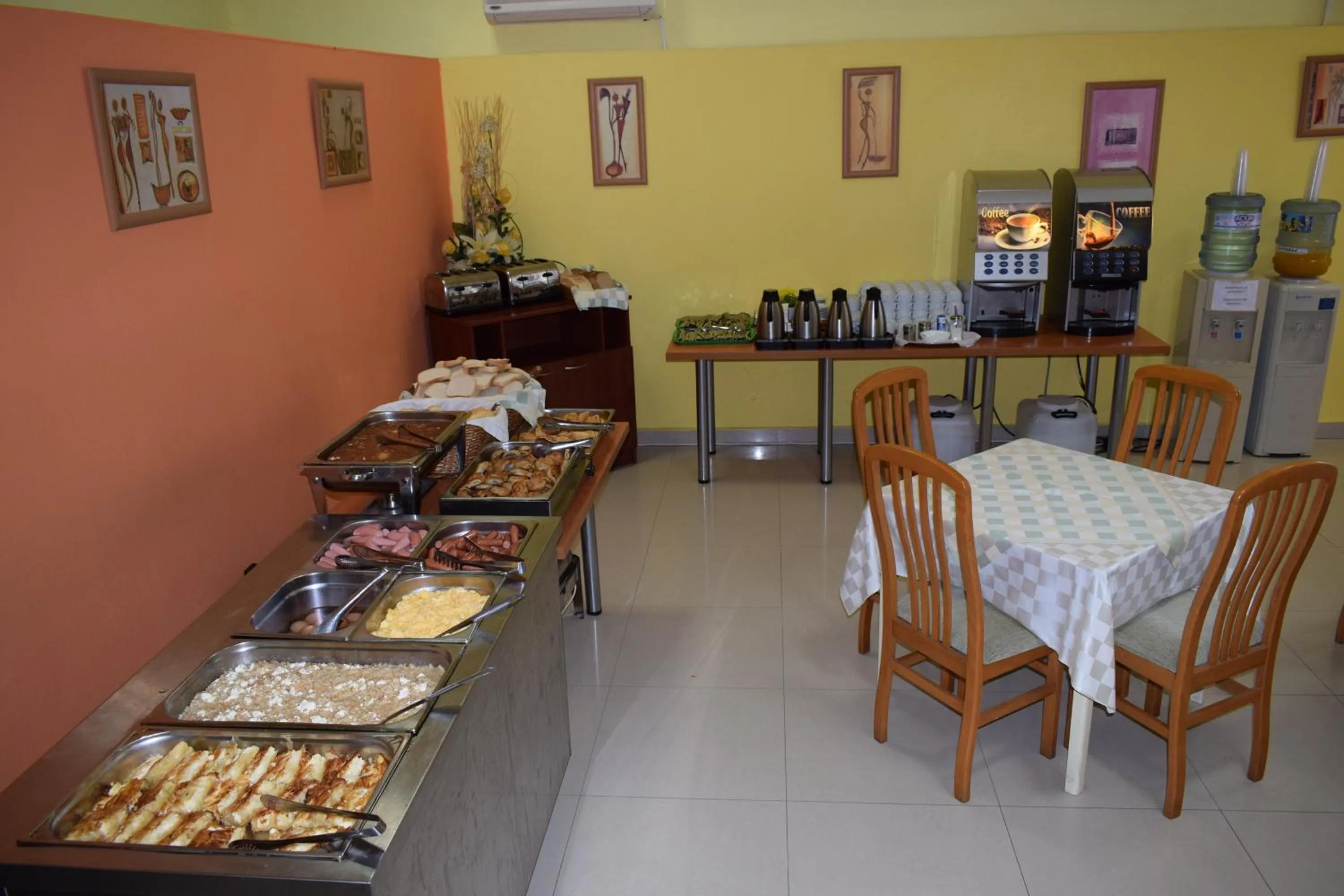 Restaurant/places to eat in Ahilea Hotel - Free Pool Access