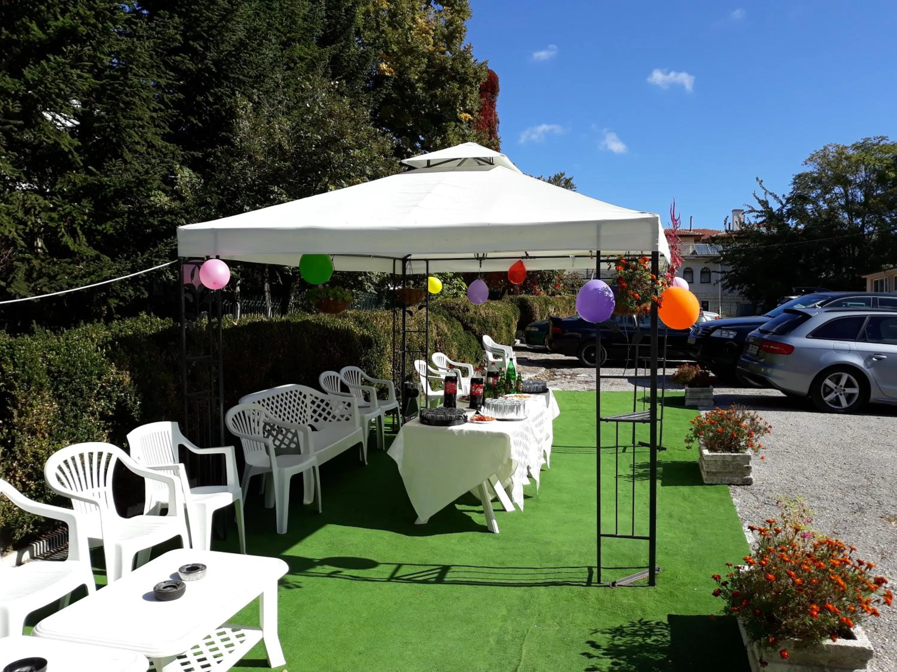 Garden in Ahilea Hotel - Free Pool Access